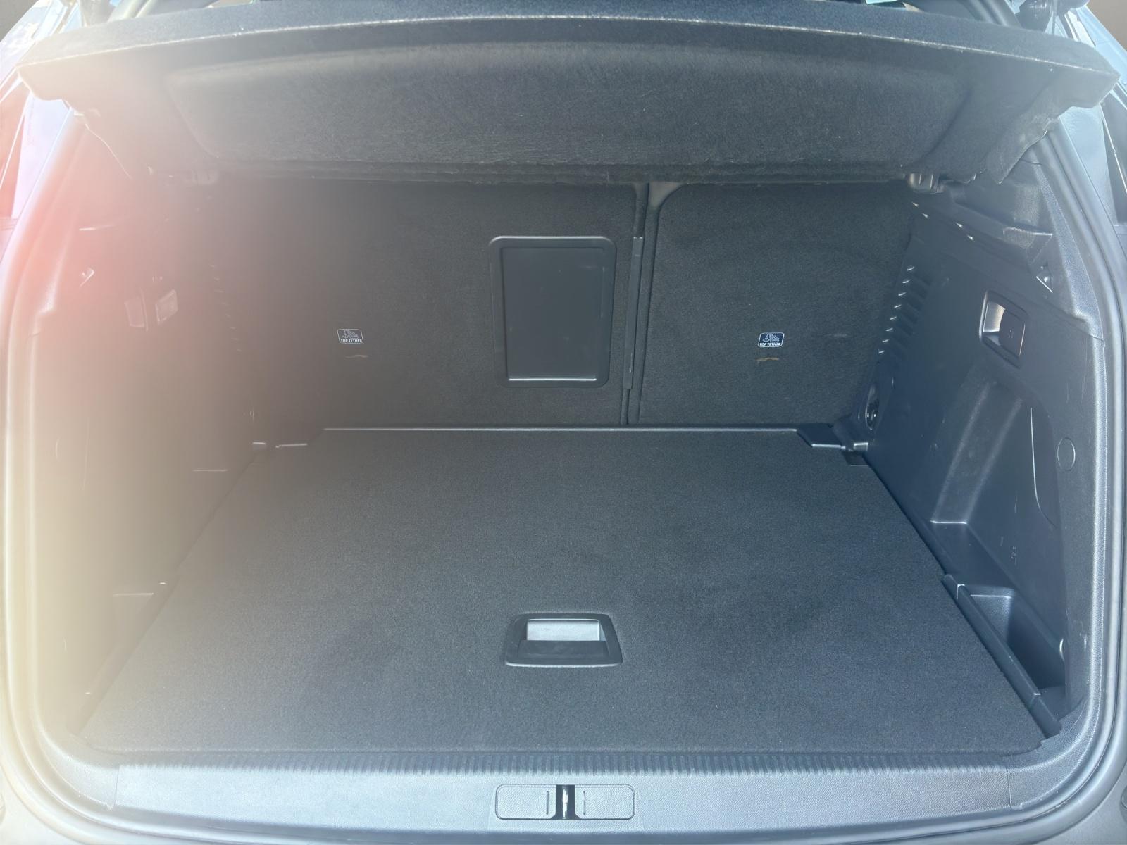 PEUGEOT 3008 1.2 130 GT Line-image-16