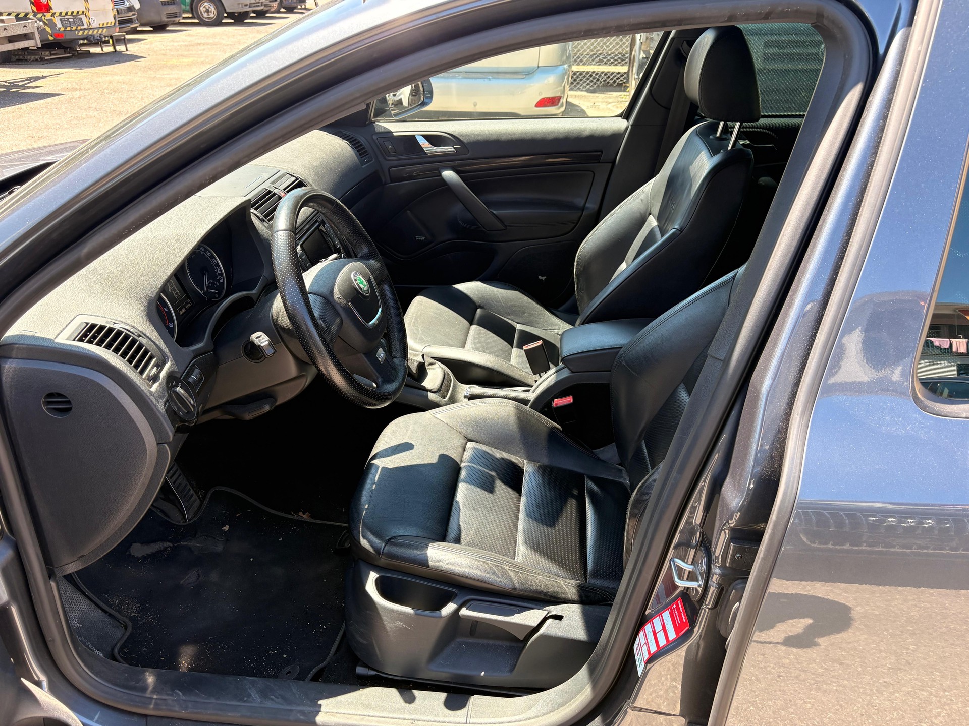 SKODA Octavia Combi 2.0 TSI RS-image-5
