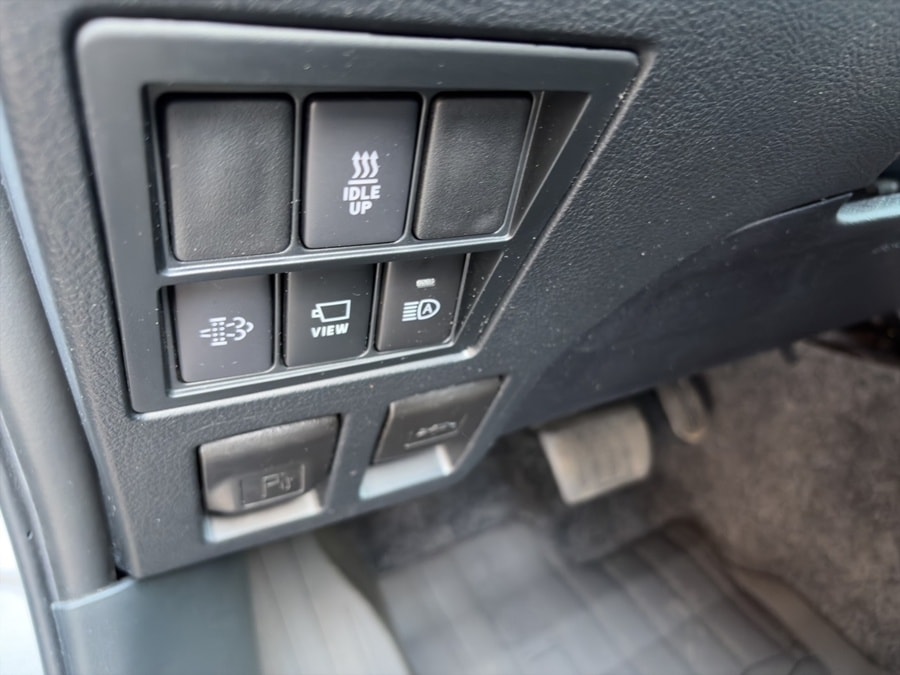 TOYOTA Hilux 2.8D-4D MHEV Invincible Double Cab 4x4 A-image-13