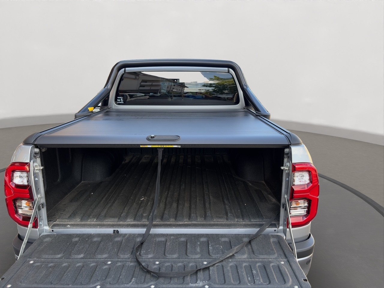 TOYOTA Hilux 2.8D-4D MHEV Invincible Double Cab 4x4 A-image-5
