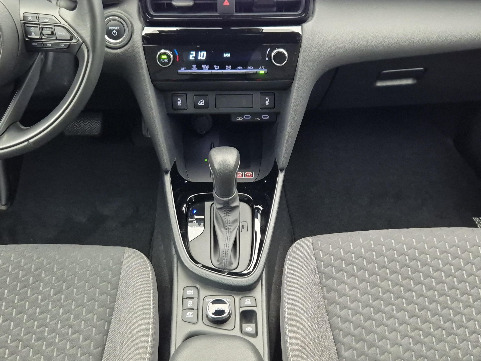 TOYOTA Yaris Cross 1.5 VVT-i HSD Trend AWD-i-image-12