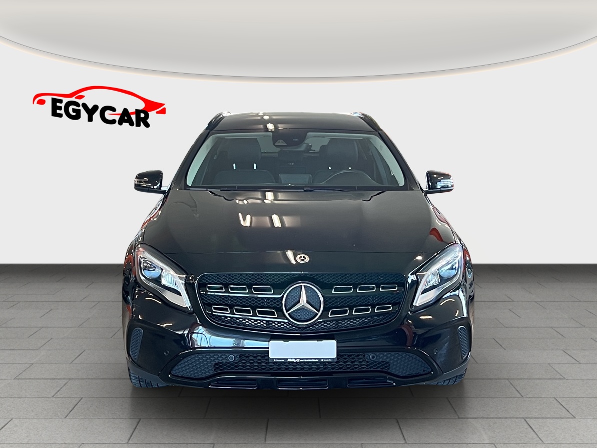 MERCEDES-BENZ GLA 200 Night Star 7G-DCT