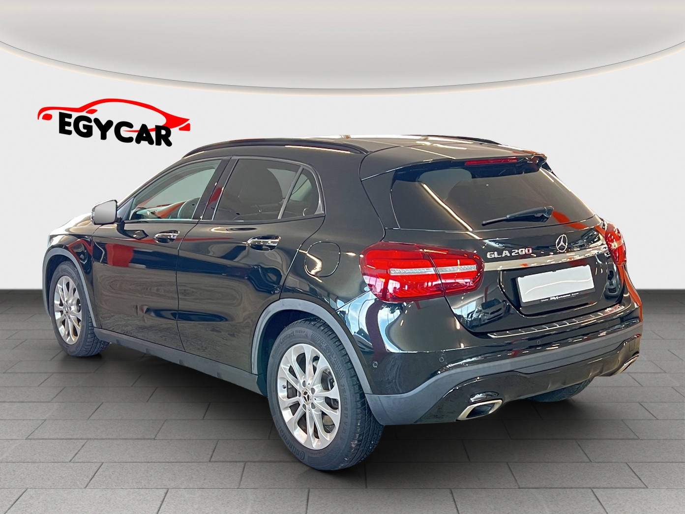 MERCEDES-BENZ GLA 200 Night Star 7G-DCT-image-4
