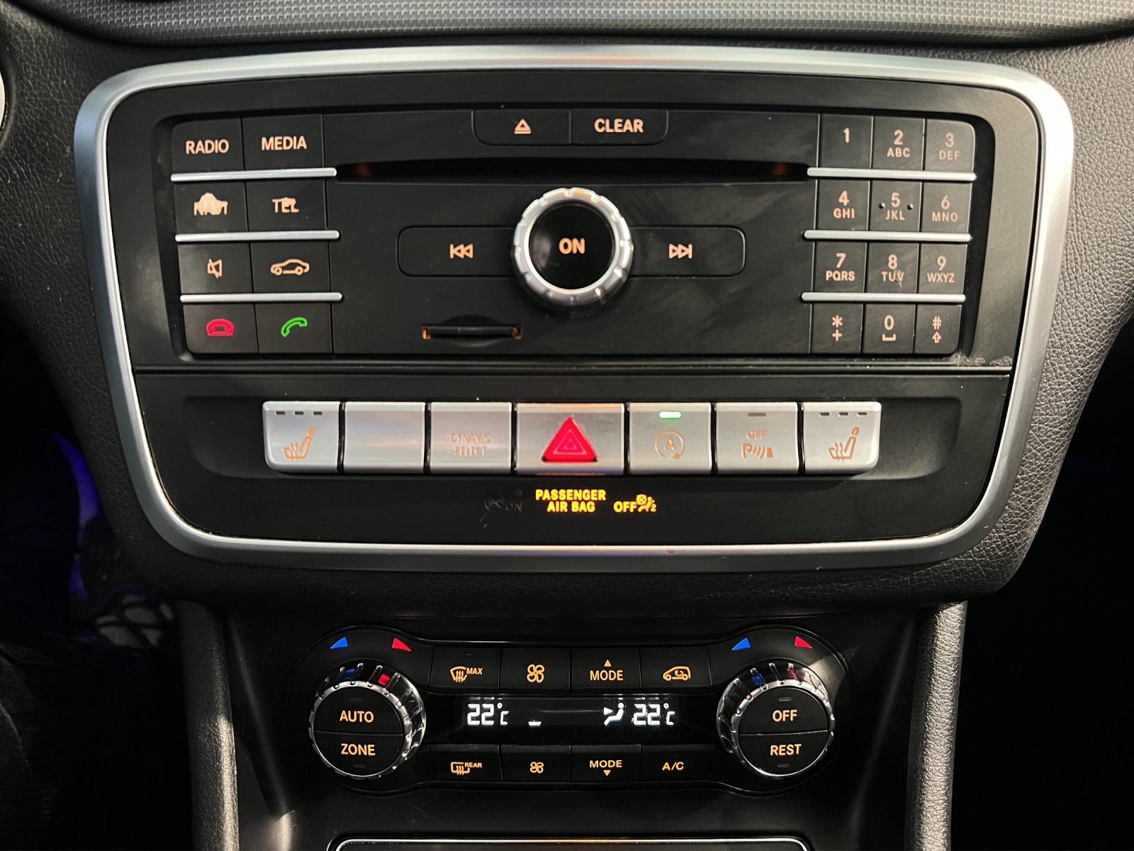 MERCEDES-BENZ GLA 200 Night Star 7G-DCT-image-14