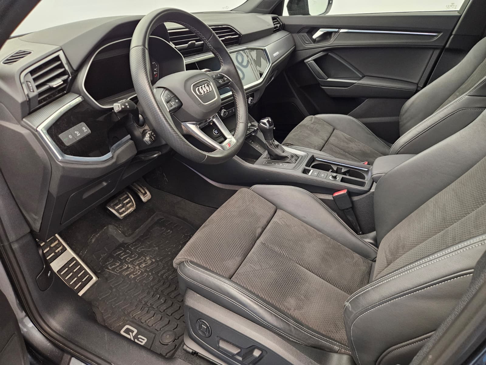 AUDI Q3 45 TFSI S line quattro S-tronic-image-10