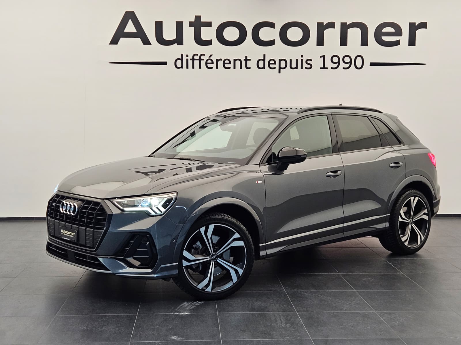 AUDI Q3 45 TFSI S line quattro S-tronic-image-0