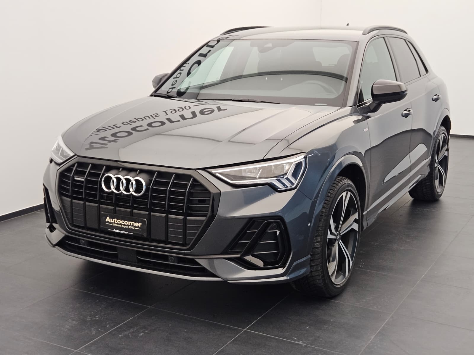 AUDI Q3 45 TFSI S line quattro S-tronic-image-2