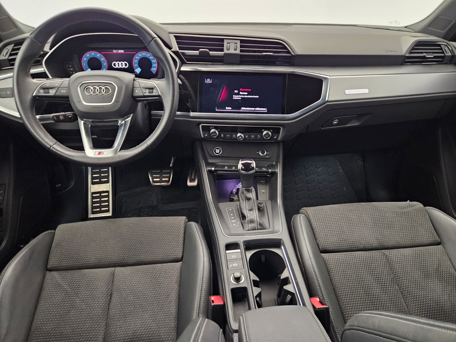AUDI Q3 45 TFSI S line quattro S-tronic-image-9