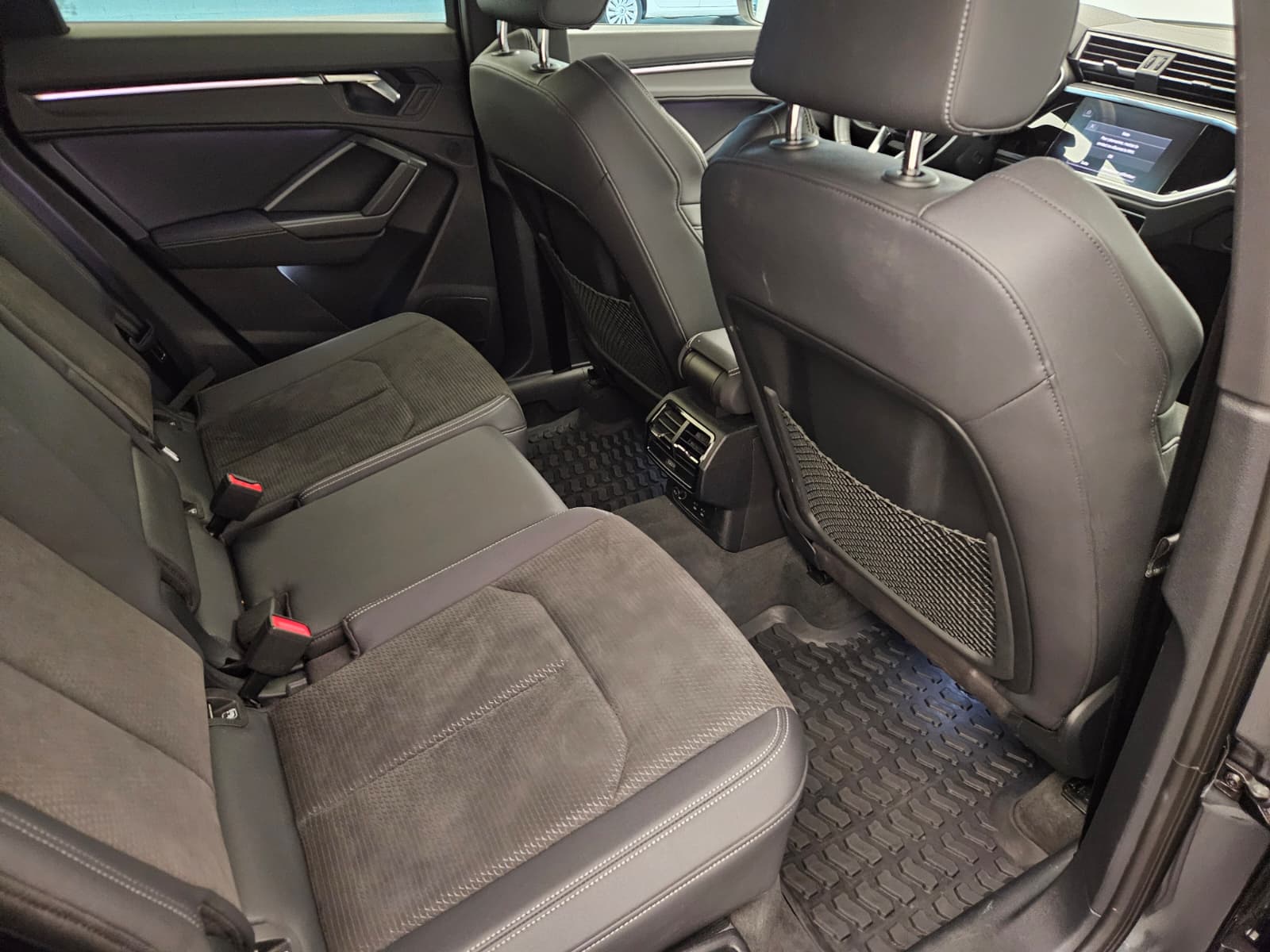 AUDI Q3 45 TFSI S line quattro S-tronic-image-13