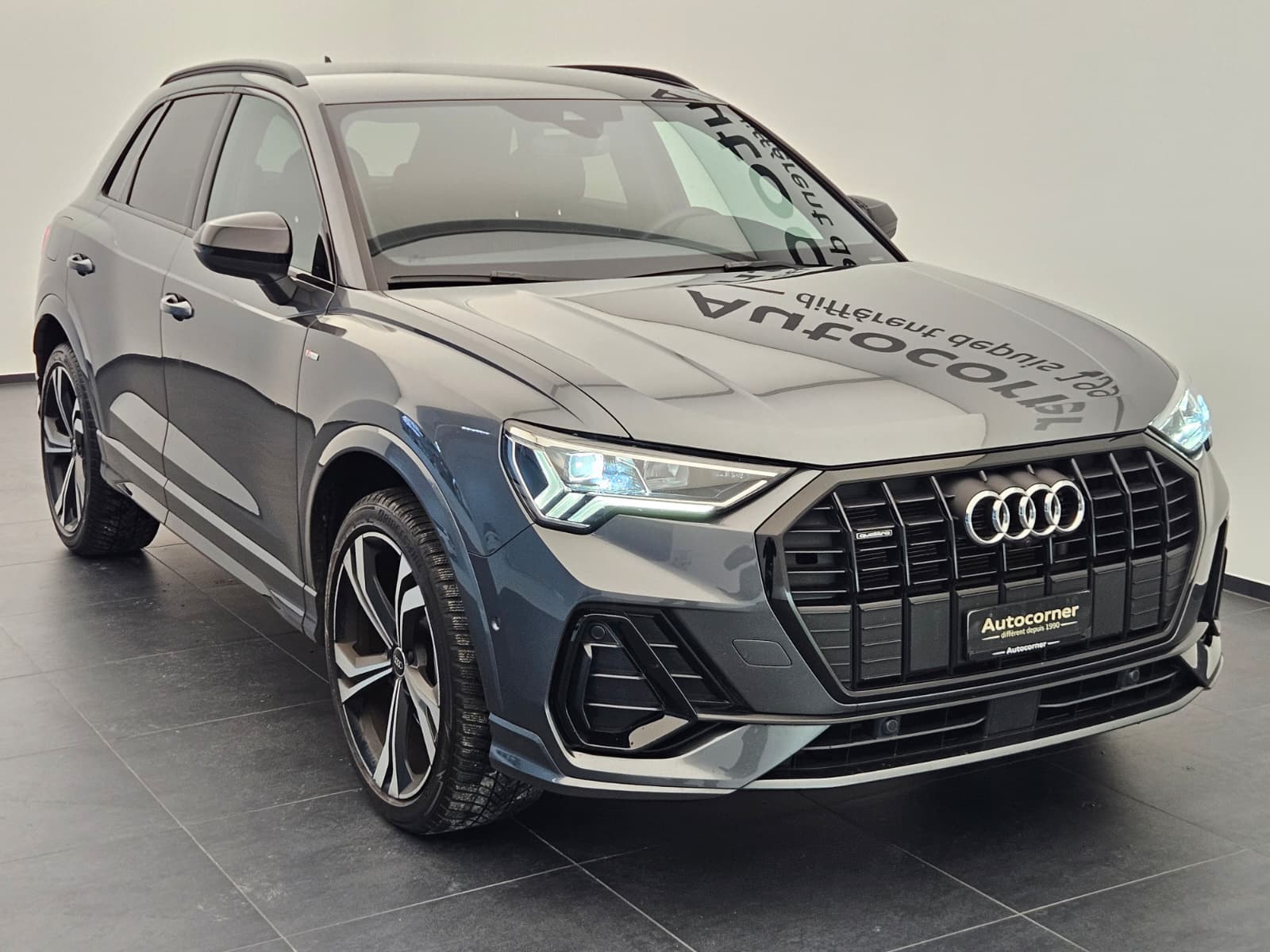 AUDI Q3 45 TFSI S line quattro S-tronic-image-4