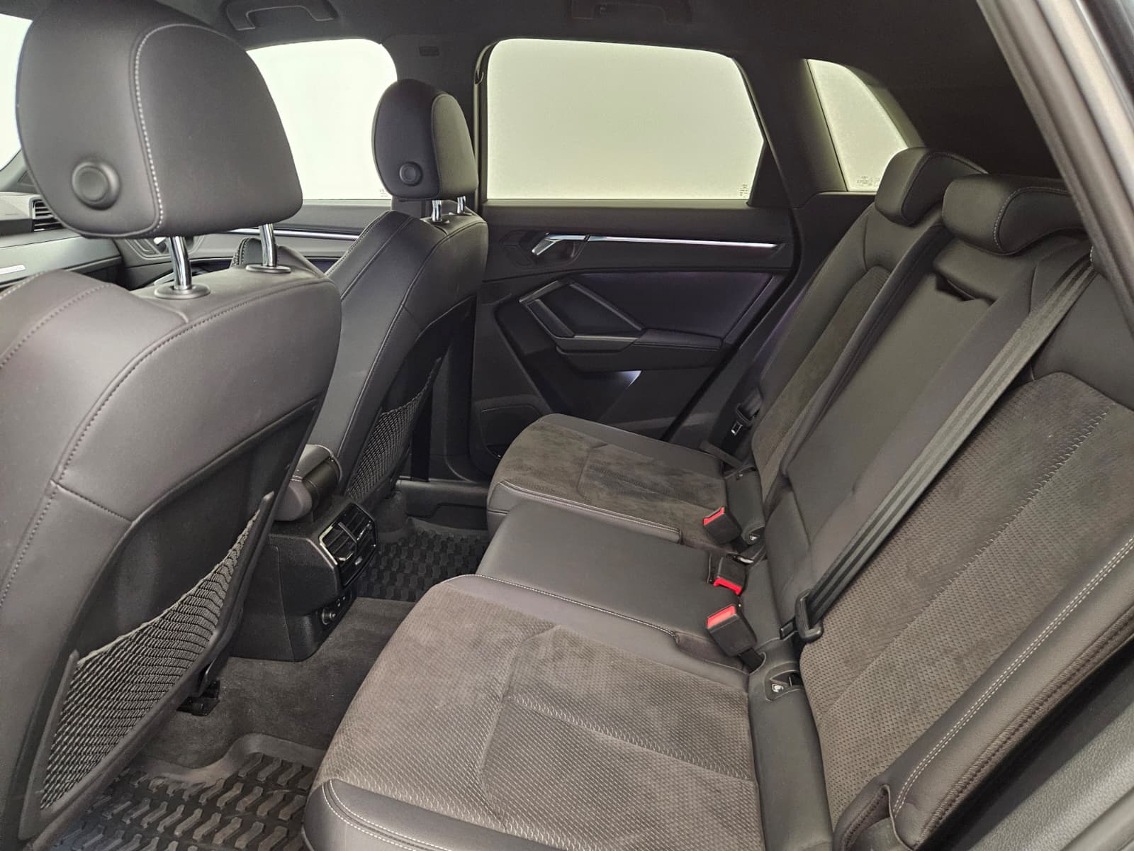 AUDI Q3 45 TFSI S line quattro S-tronic-image-12