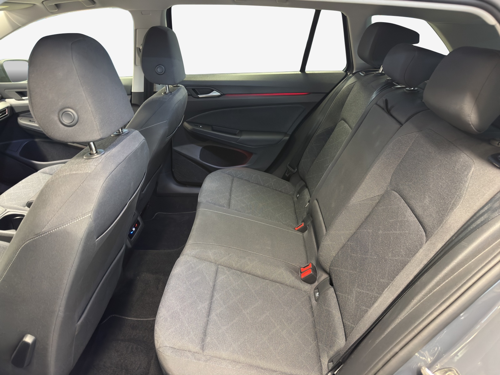 VW Golf Variant 1.5 eTSI mHEV Life-image-11