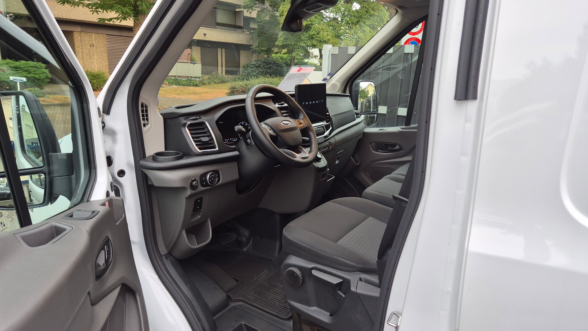 FORD E-Transit Van 350 L3 Trend RWD 68kWh-image-4