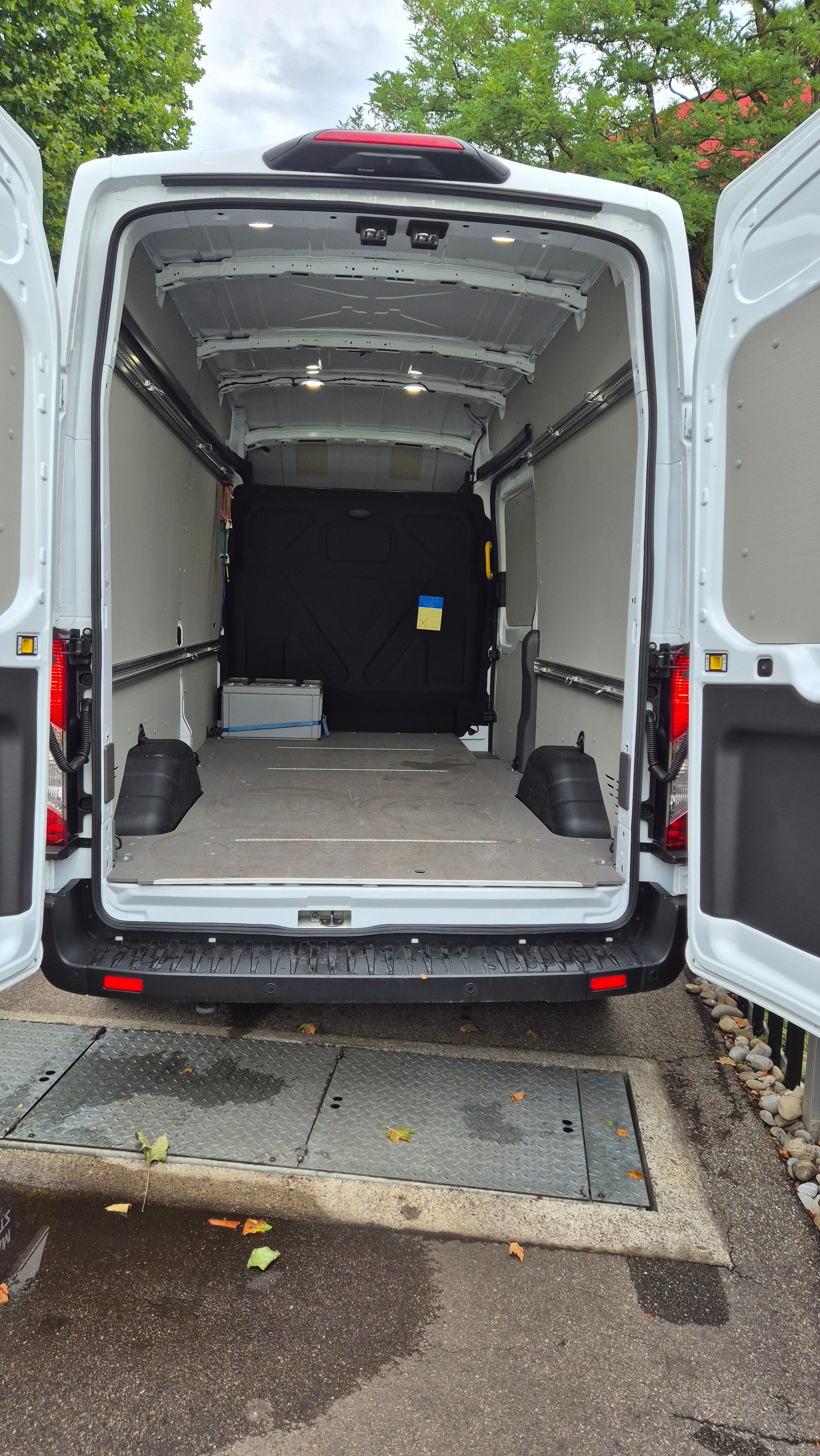 FORD E-Transit Van 350 L3 Trend RWD 68kWh-image-3