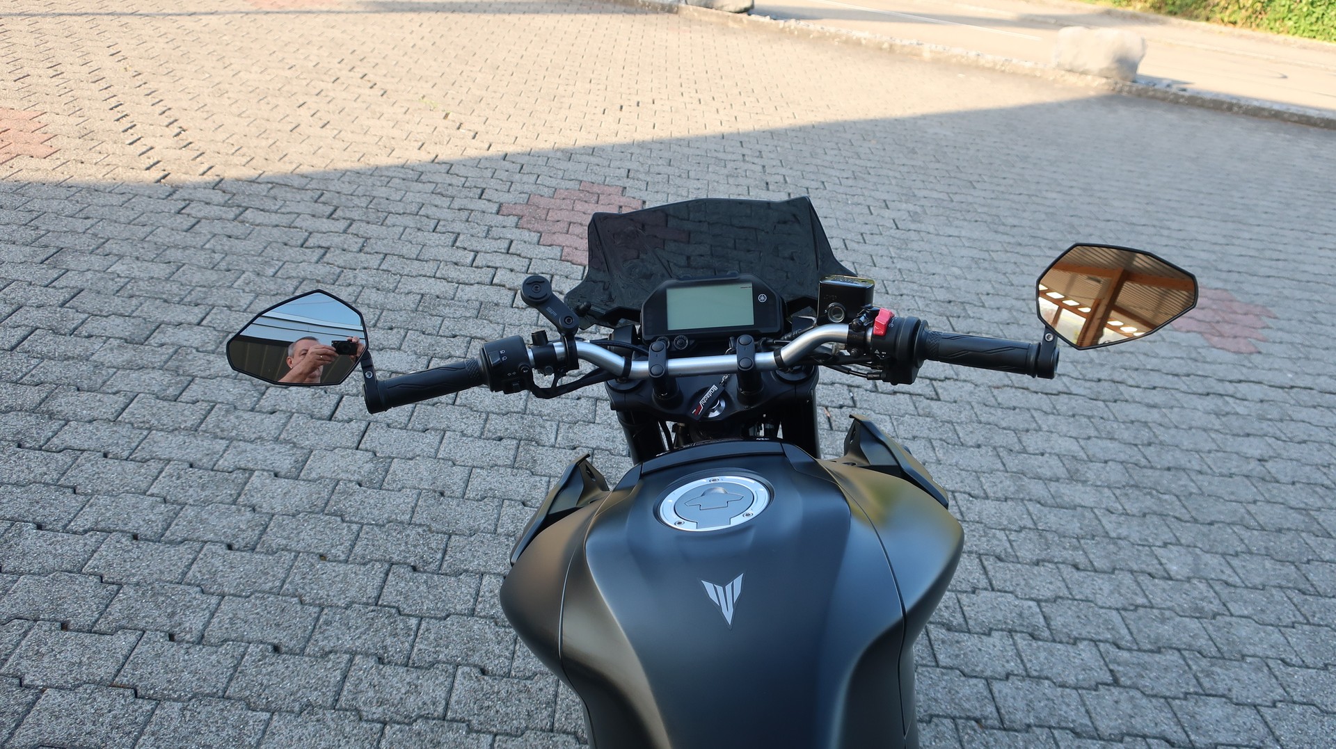 YAMAHA MT-03 ABS-showroom-element-1