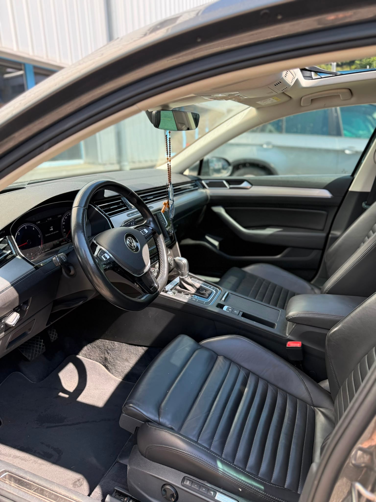 VW Passat 2.0 TDI BMT Highline DSG 4Motion-image-3