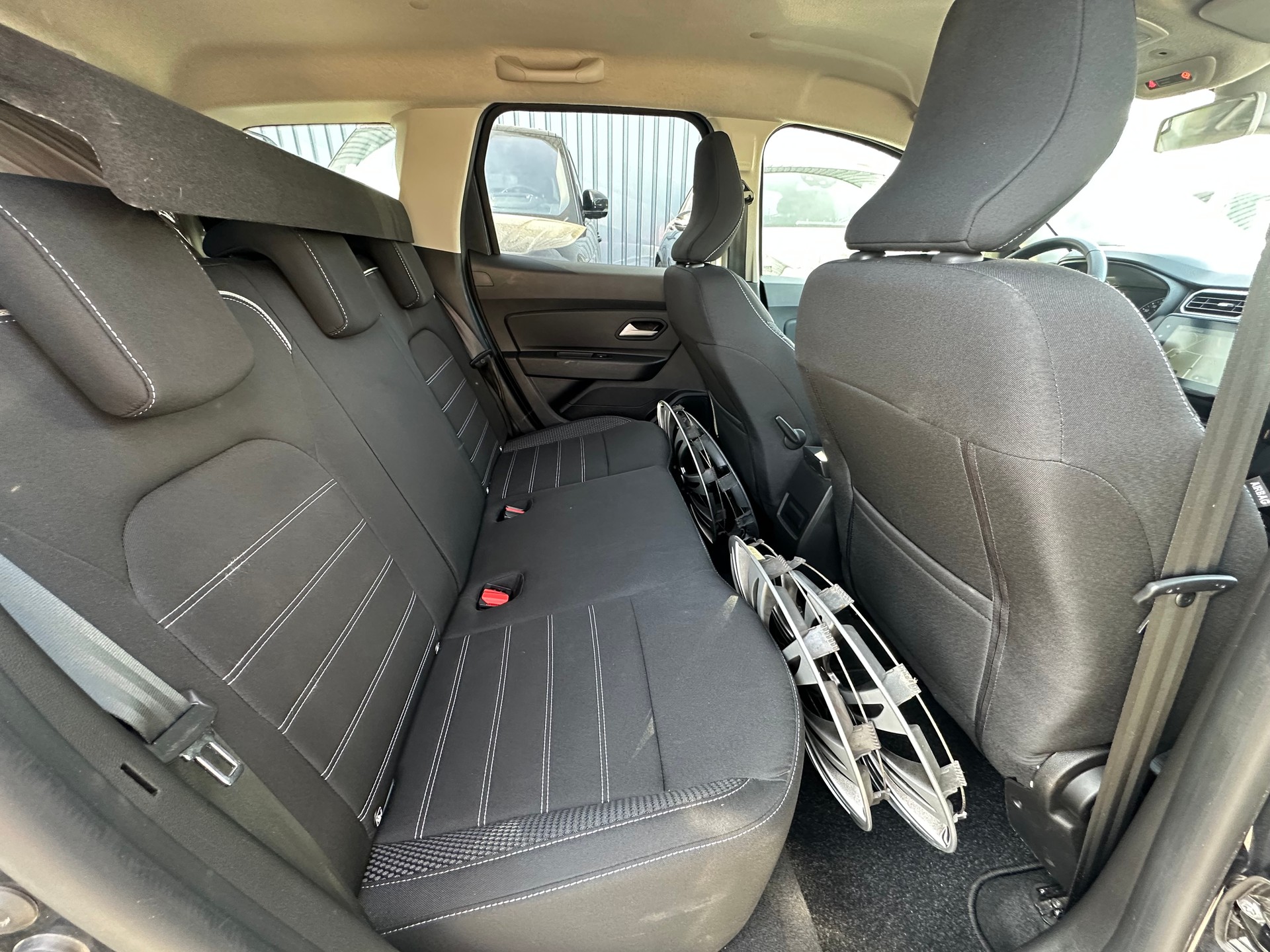 DACIA DUSTER TCe JOURNEY 4x2 l 131 PS-image-23