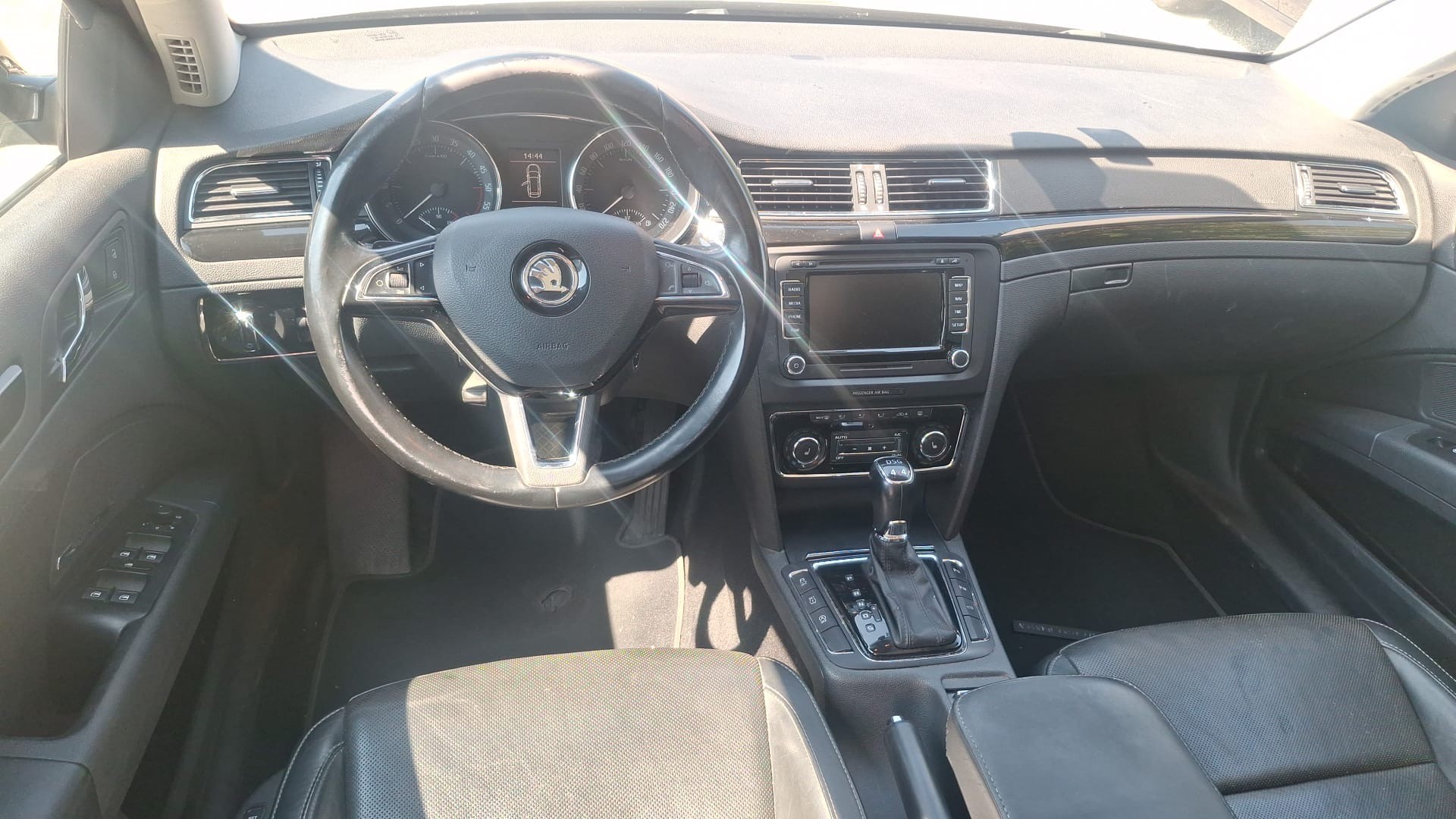 SKODA Superb Combi 2.0 TDi Elegance 4x4 DSG-image-9