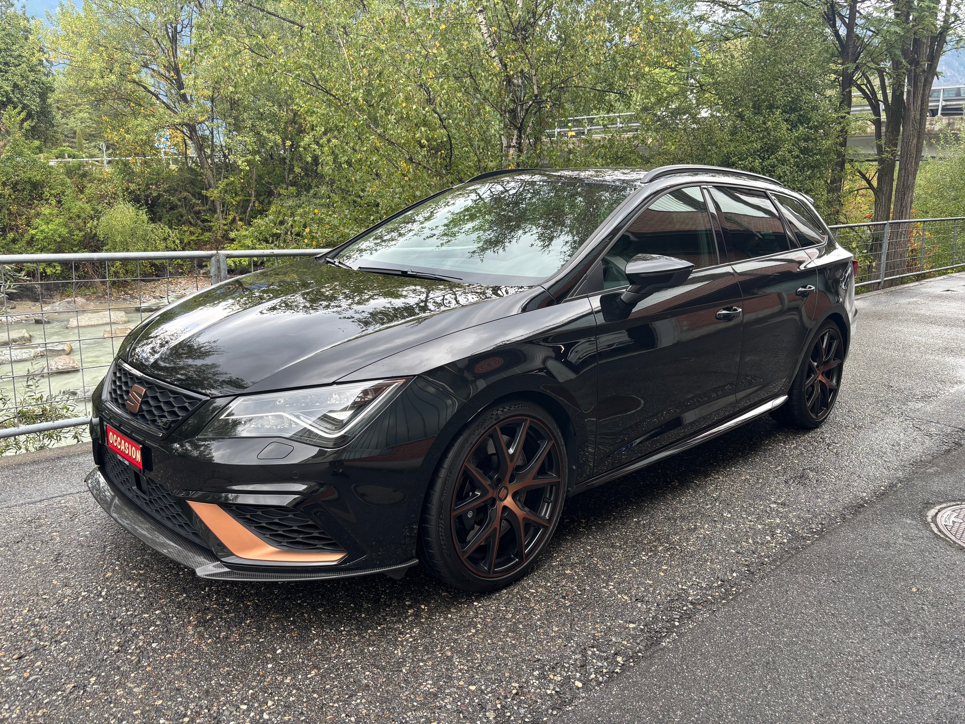 SEAT Leon ST 2.0 TSI Cupra R 300 4 Drive DSG-image-1