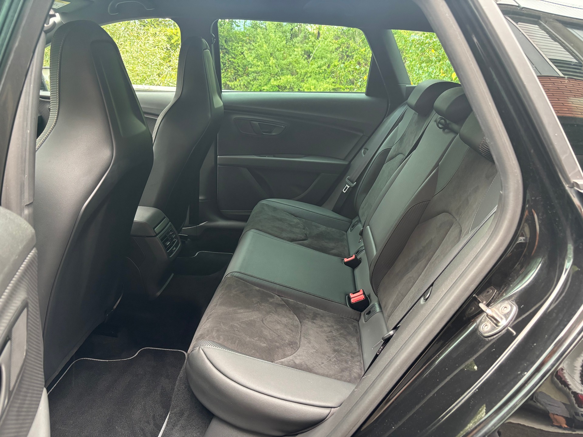 SEAT Leon ST 2.0 TSI Cupra R 300 4 Drive DSG-image-11