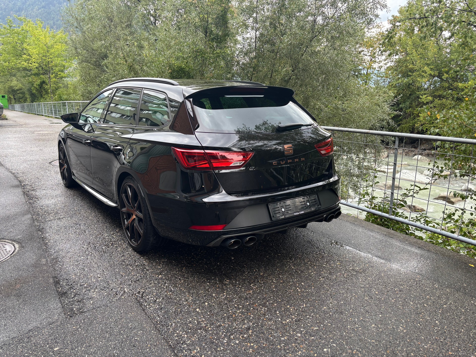 SEAT Leon ST 2.0 TSI Cupra R 300 4 Drive DSG-image-3