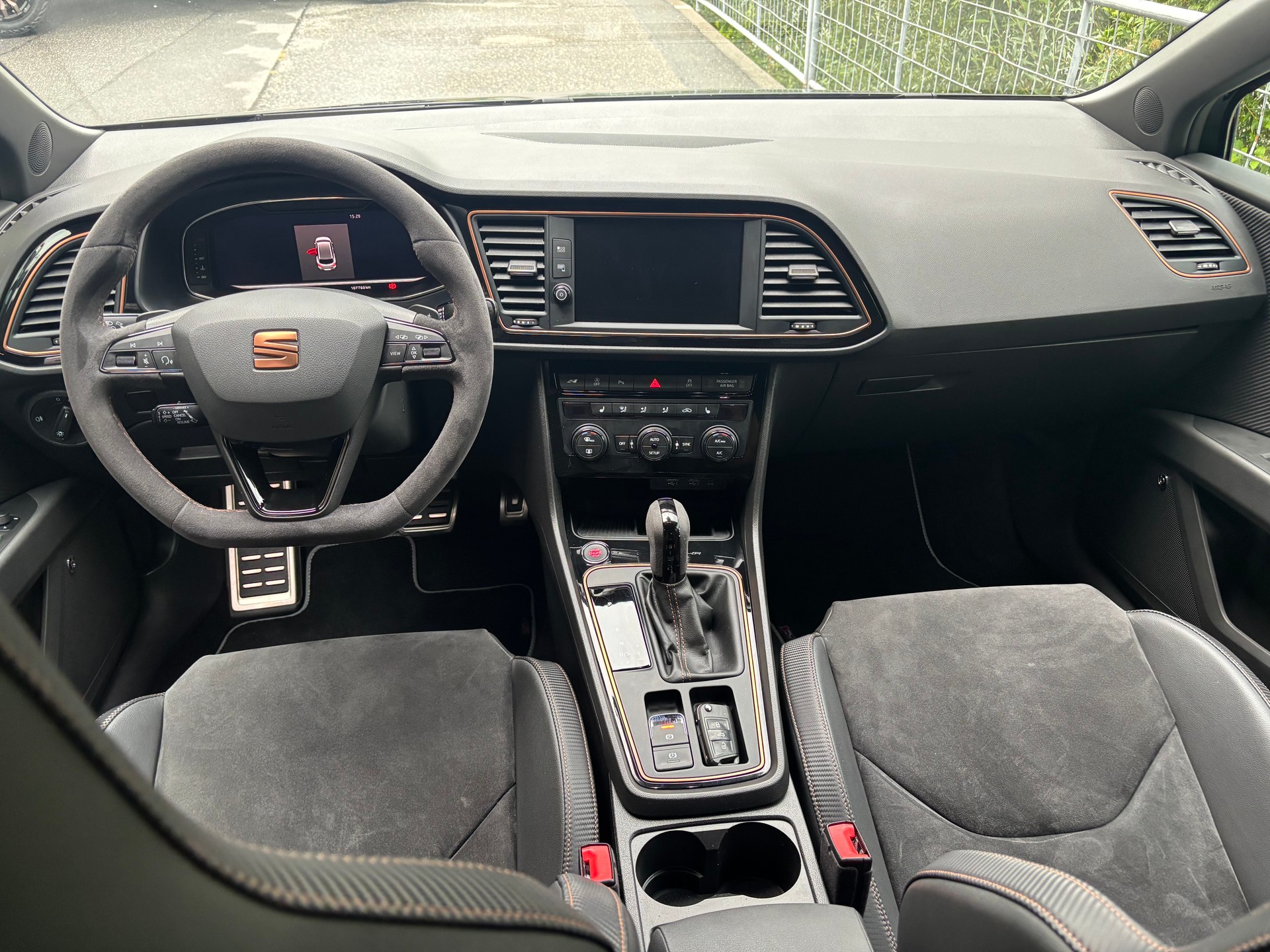 SEAT Leon ST 2.0 TSI Cupra R 300 4 Drive DSG-image-10
