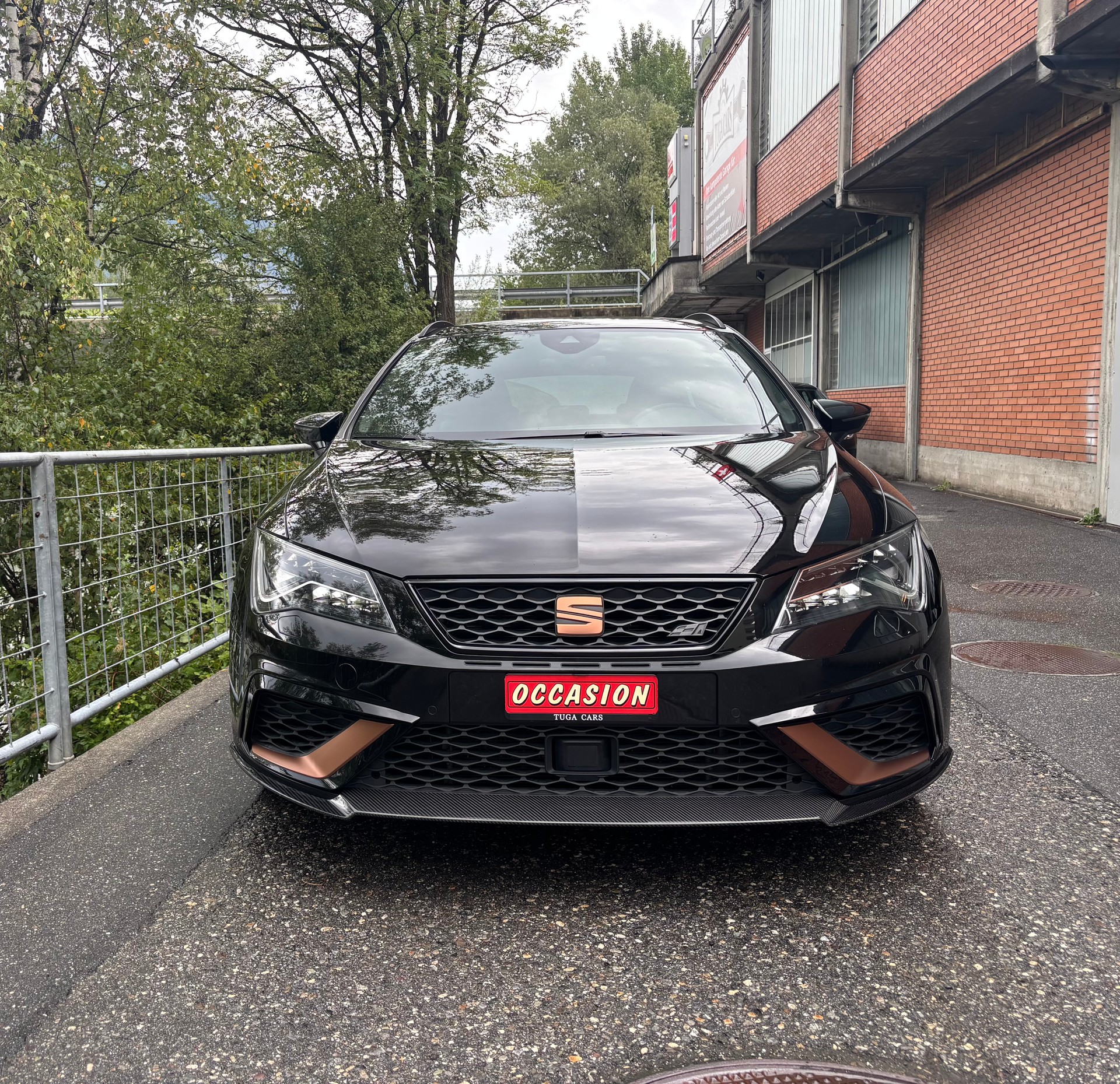 SEAT Leon ST 2.0 TSI Cupra R 300 4 Drive DSG-image-0