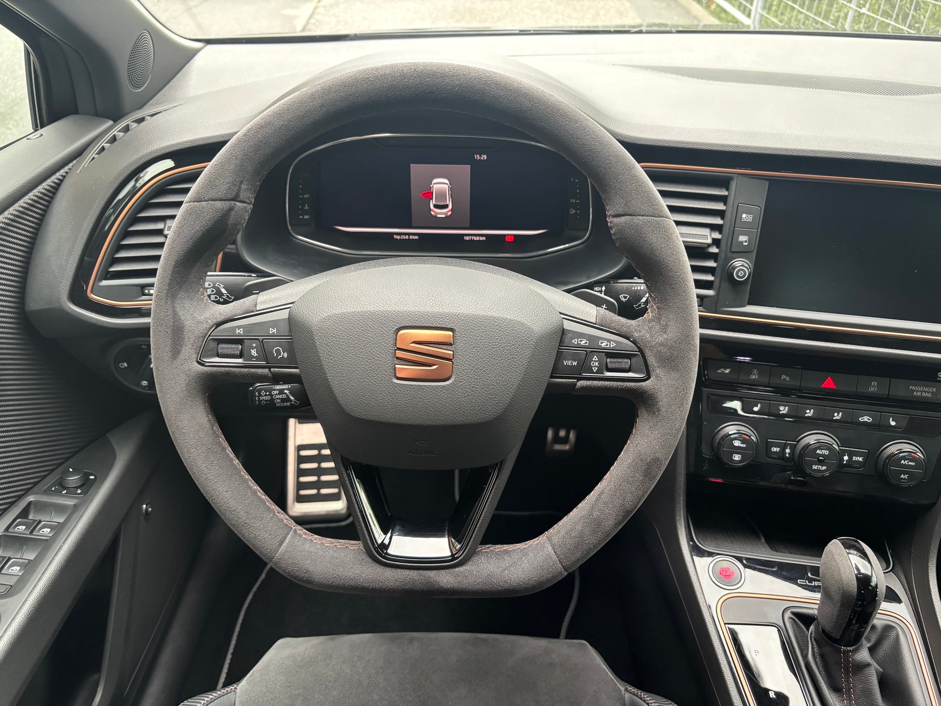 SEAT Leon ST 2.0 TSI Cupra R 300 4 Drive DSG-image-9