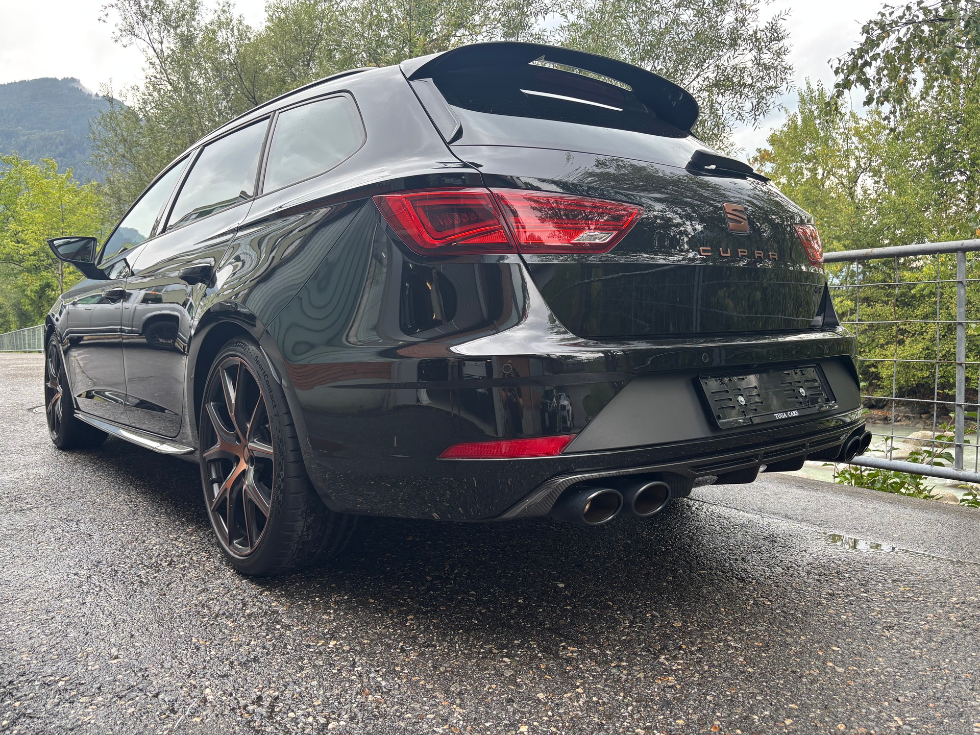SEAT Leon ST 2.0 TSI Cupra R 300 4 Drive DSG-image-4