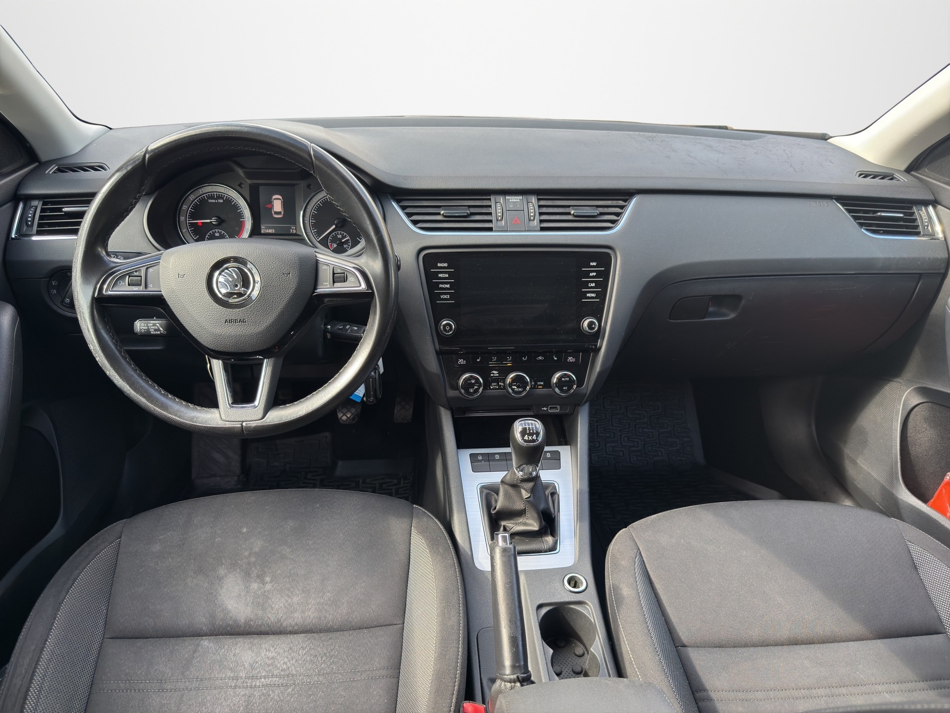SKODA Octavia Combi 1.6 TDI Ambition 4x4-image-10