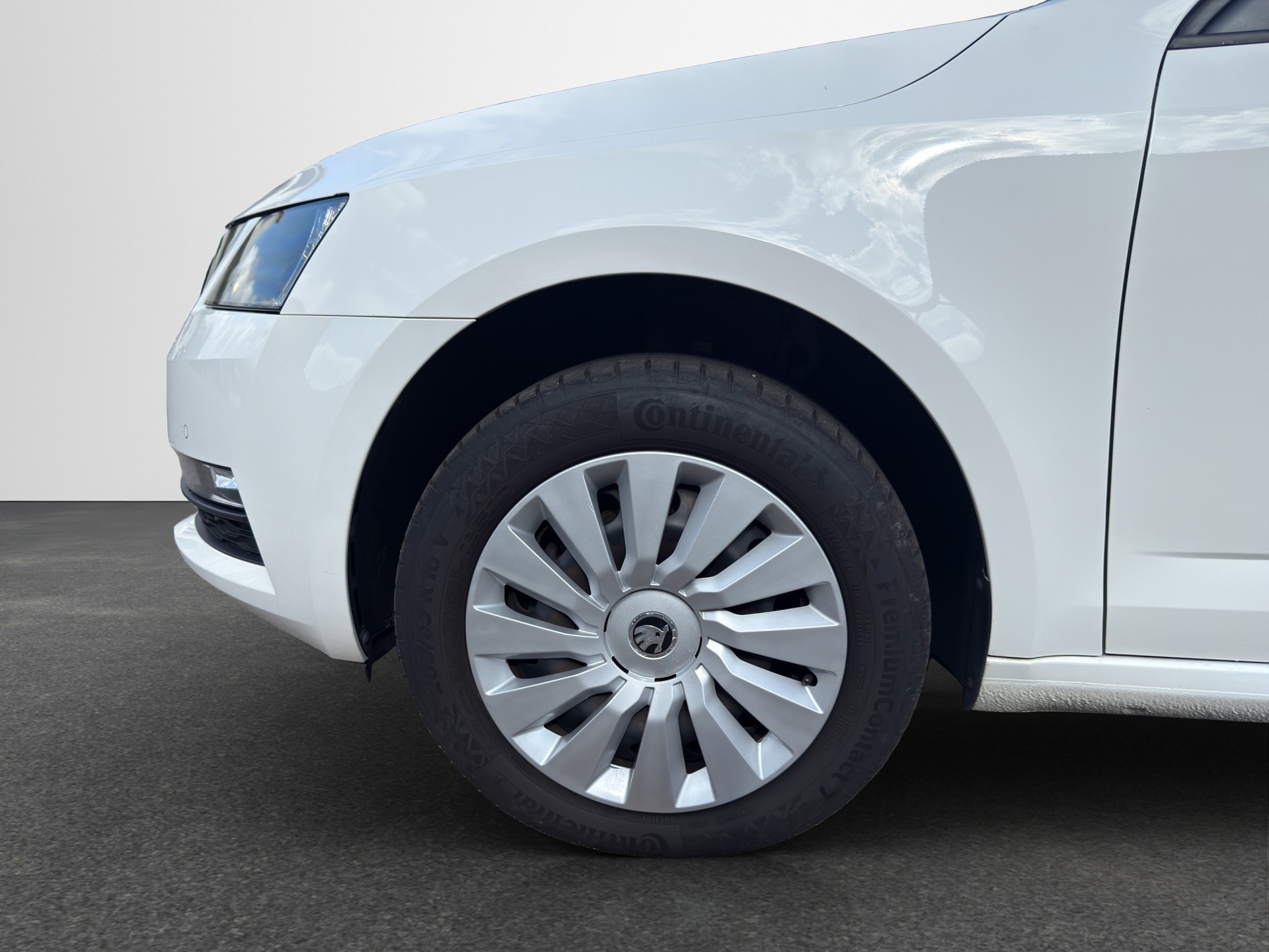 SKODA Octavia Combi 1.6 TDI Ambition 4x4-image-14