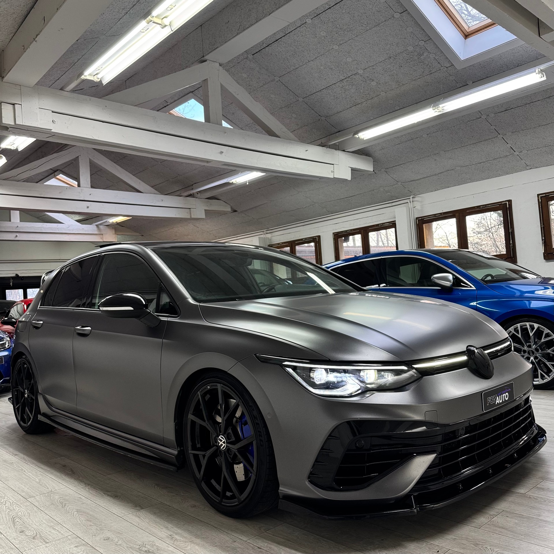 VW Golf 2.0 TSI R DSG 4Motion-image-3