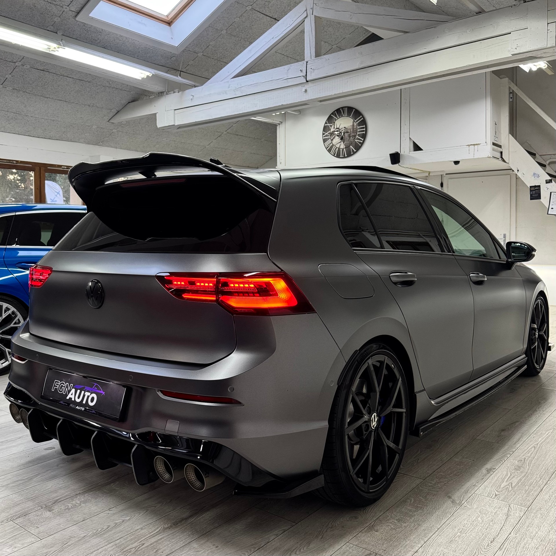 VW Golf 2.0 TSI R DSG 4Motion-image-4