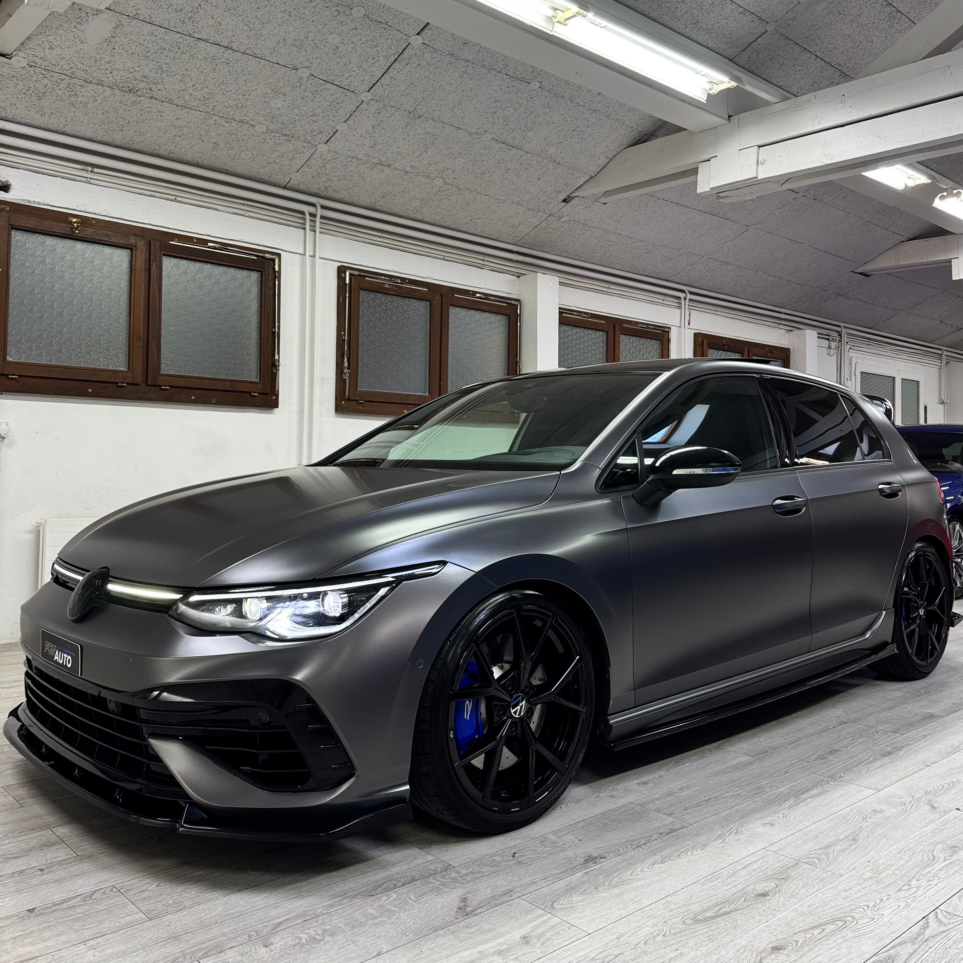 VW Golf 2.0 TSI R DSG 4Motion-image-0