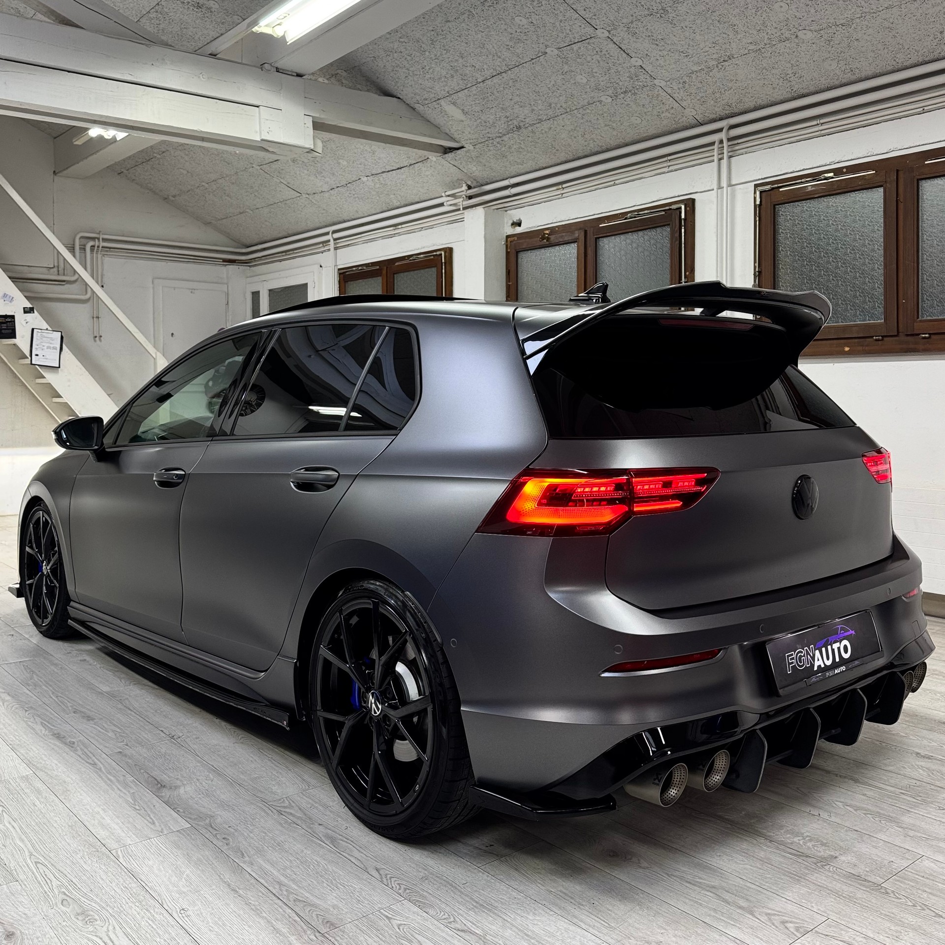 VW Golf 2.0 TSI R DSG 4Motion-image-6
