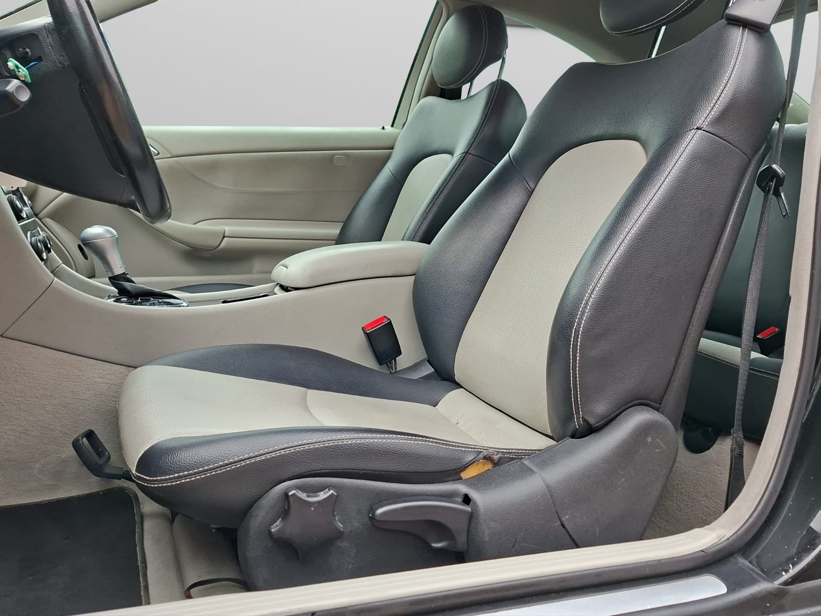 MERCEDES-BENZ C 200 Kompressor-image-10
