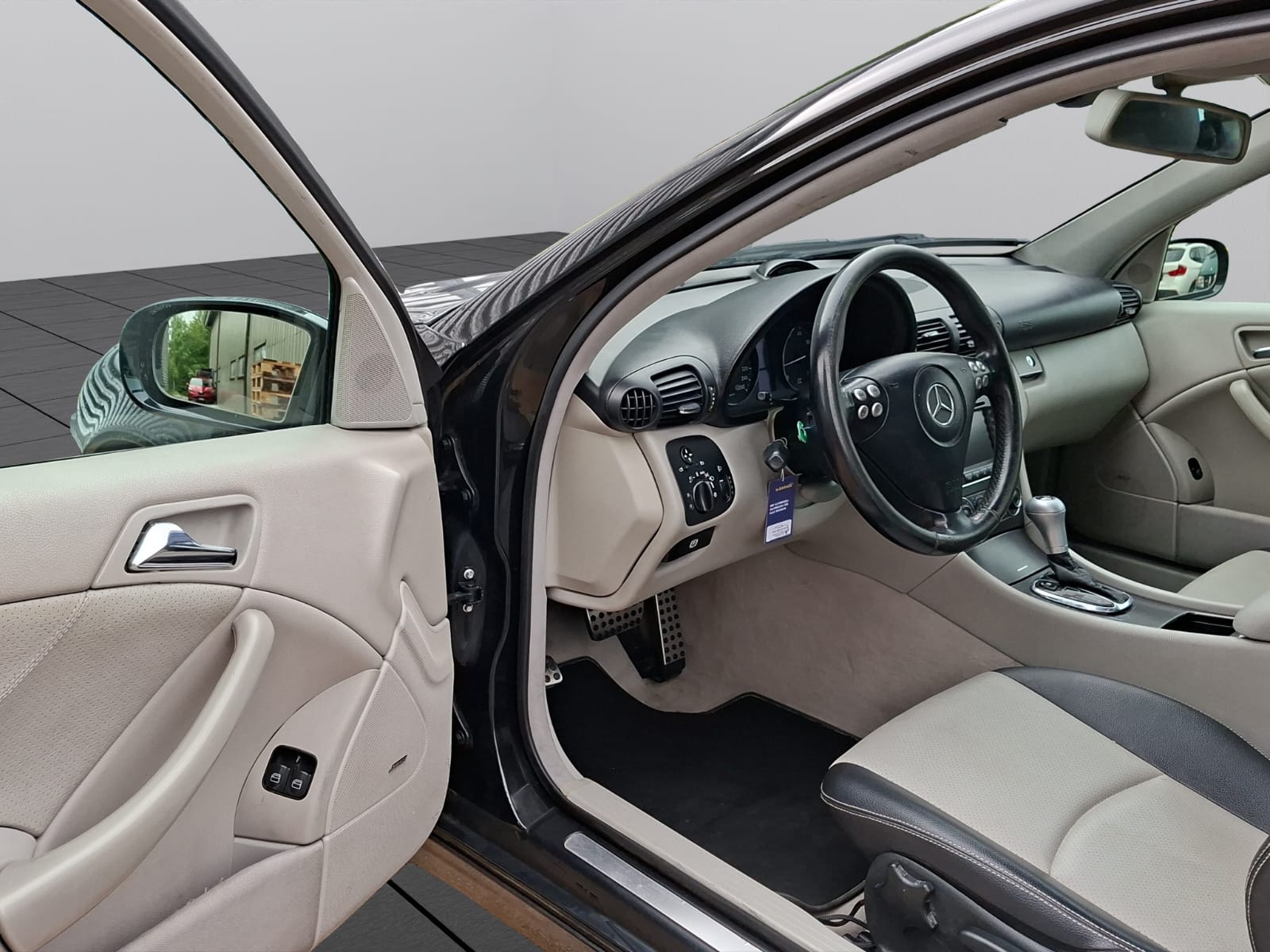 MERCEDES-BENZ C 200 Kompressor-image-11