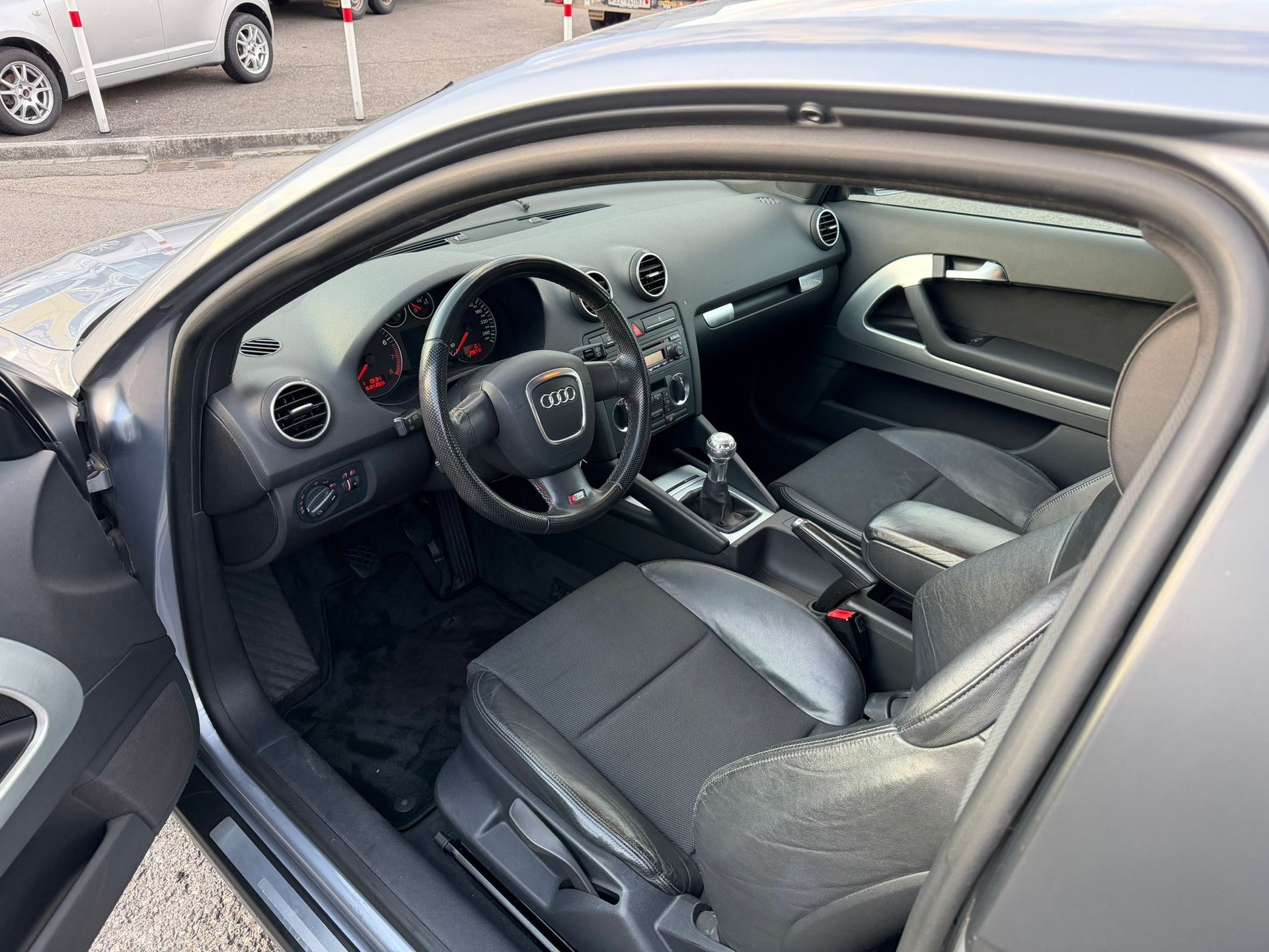 AUDI A3 2.0 Turbo FSI Ambition quattro-image-4