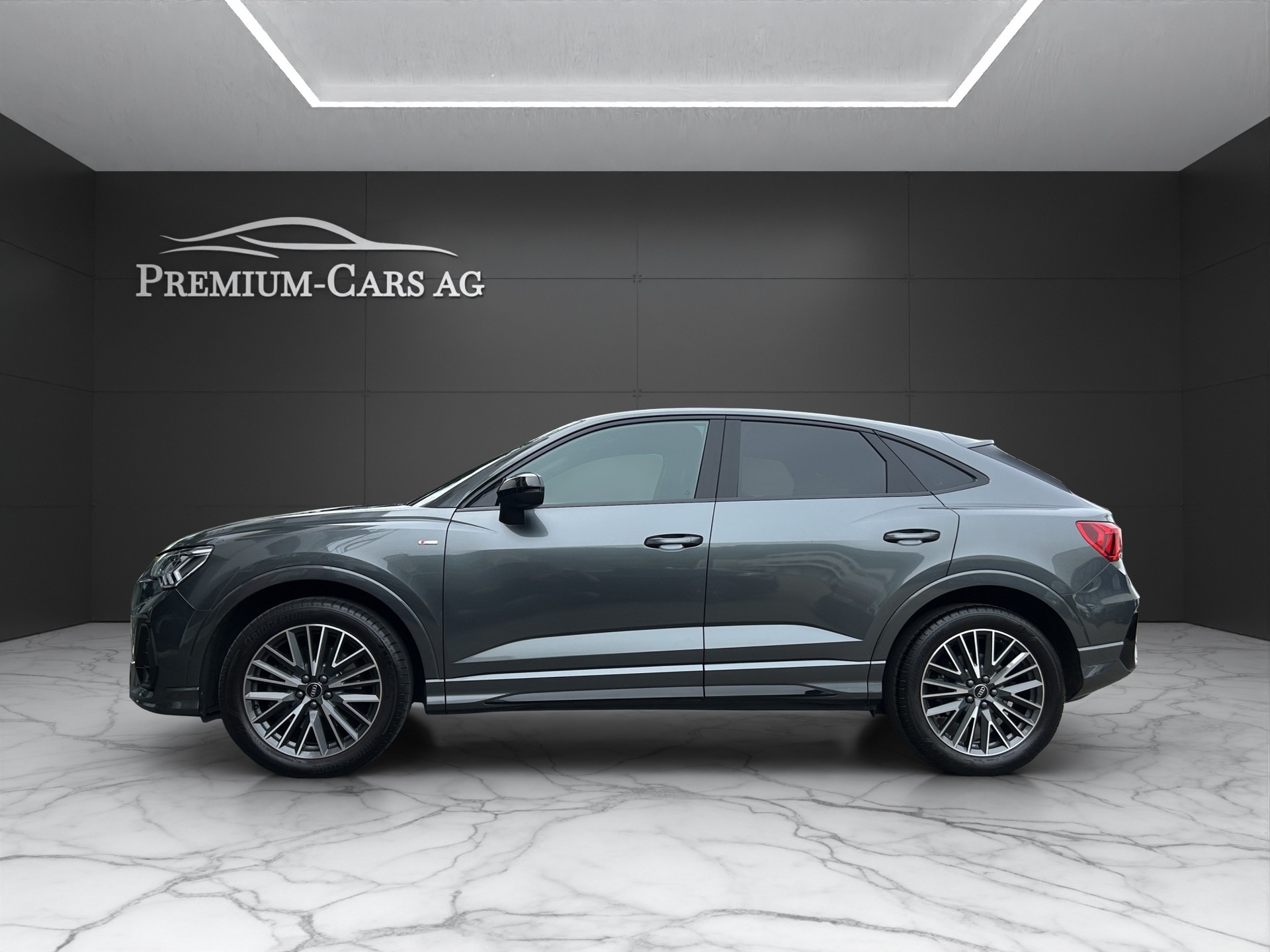 AUDI Q3 Sportback 40 TFSI S line quattro S-tronic-image-0