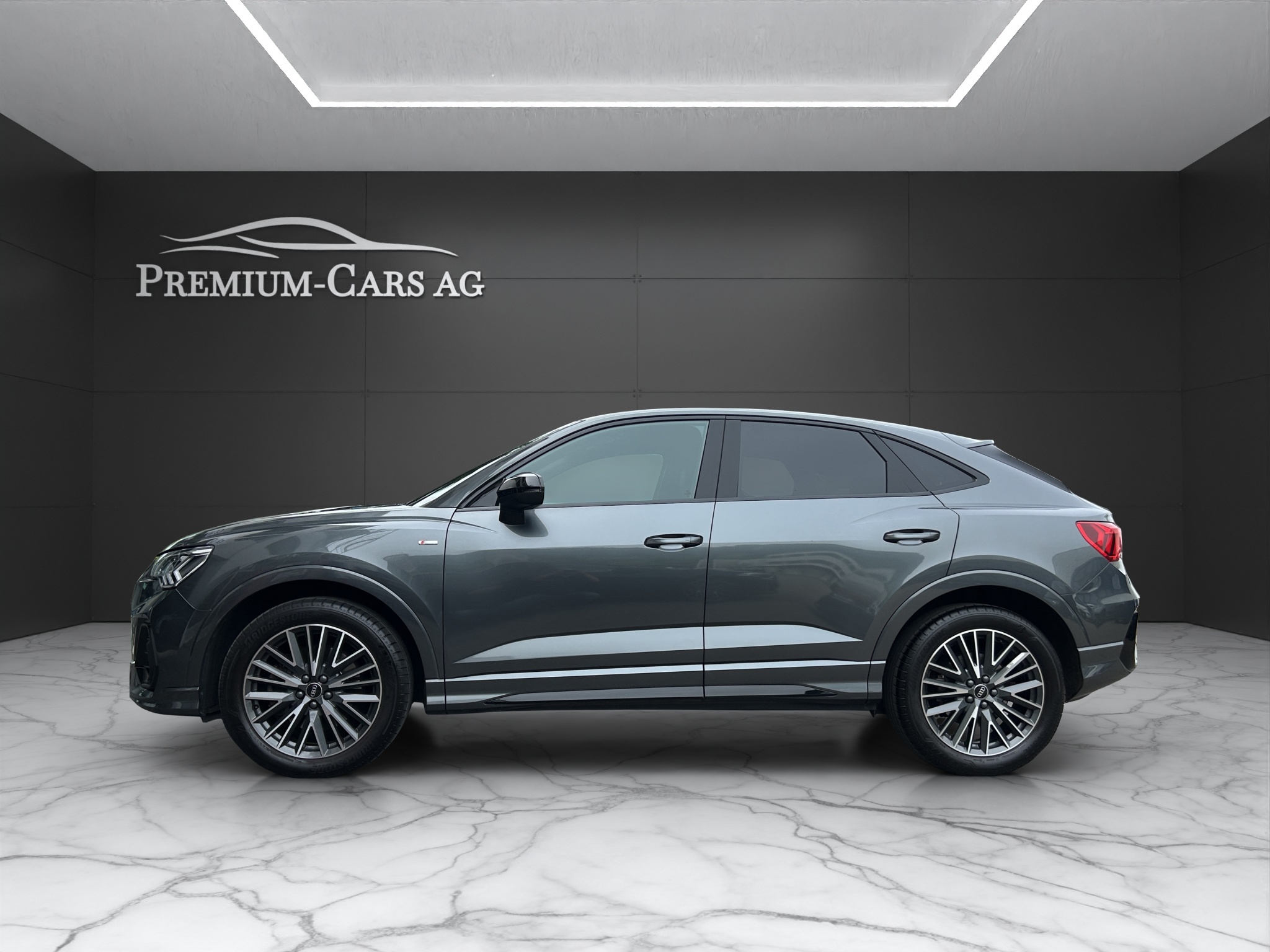 AUDI Q3 Sportback 40 TFSI S line quattro S-tronic — slika 1