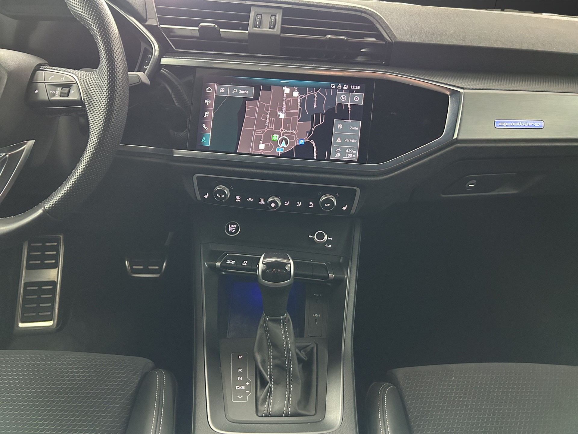 AUDI Q3 Sportback 40 TFSI S line quattro S-tronic-image-11