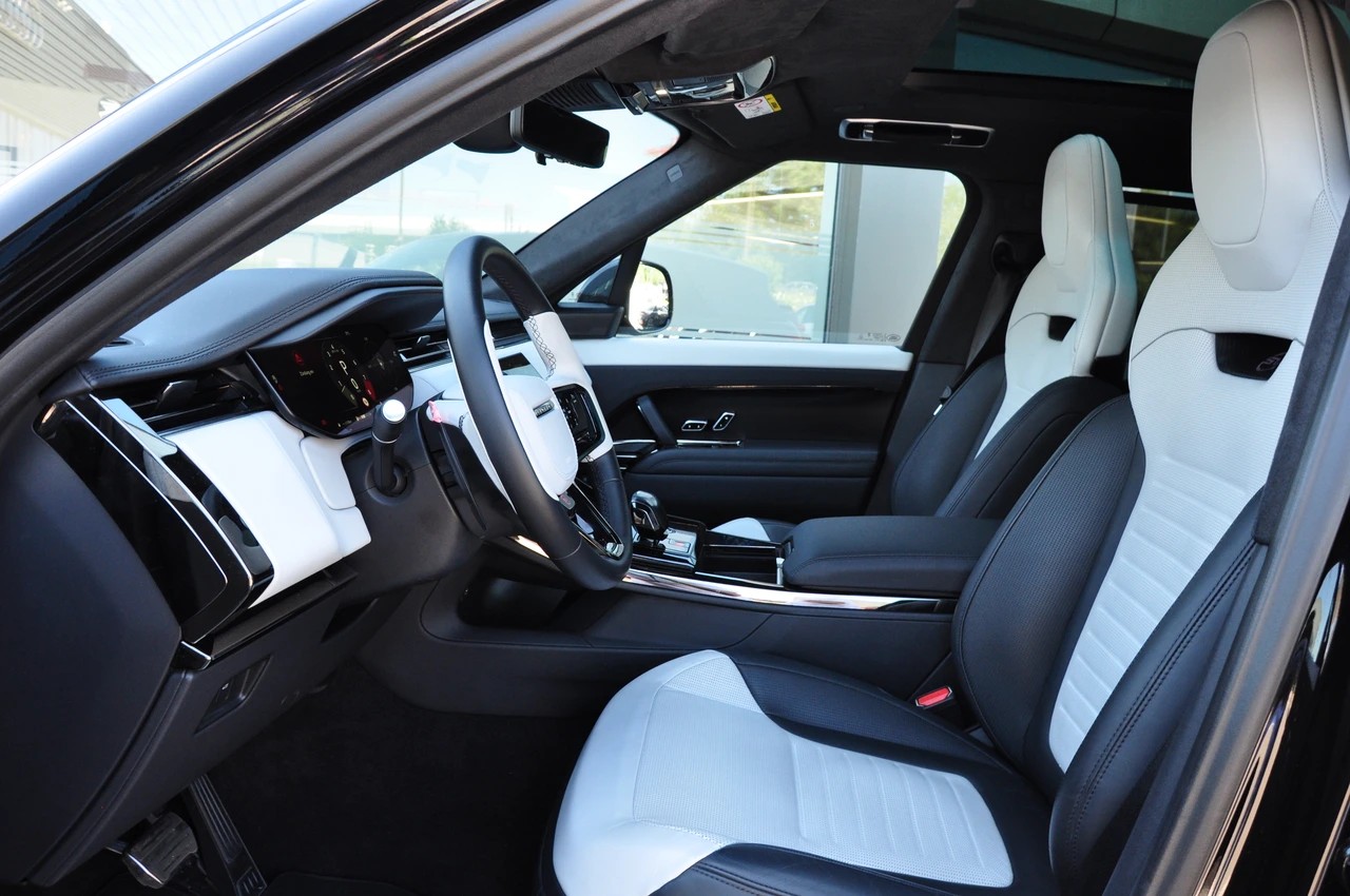 LAND ROVER Range Rover Sport P635 4.4 V8 SV Edition One-image-18