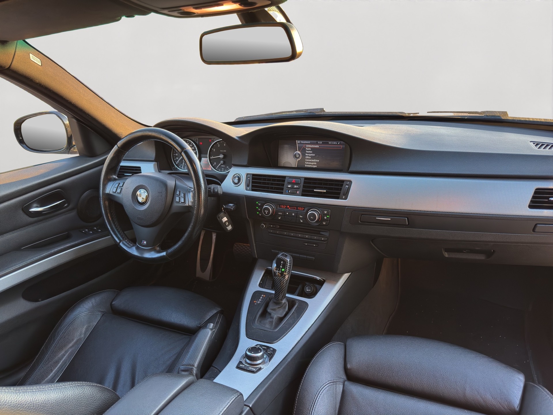 BMW 320i M Paket-image-12