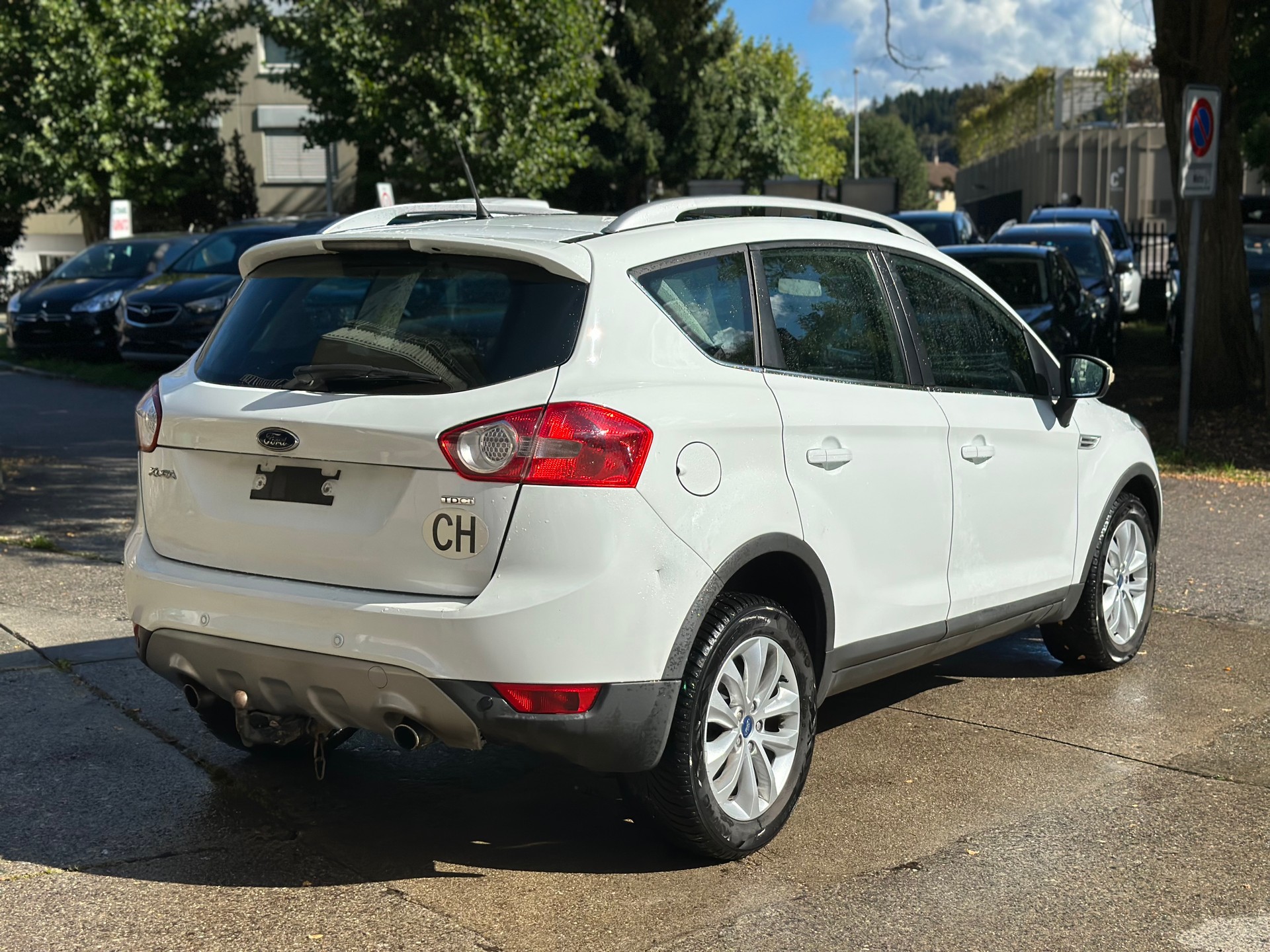 FORD Kuga 2.0 TDCi Titanium 4WD PowerShift-image-2