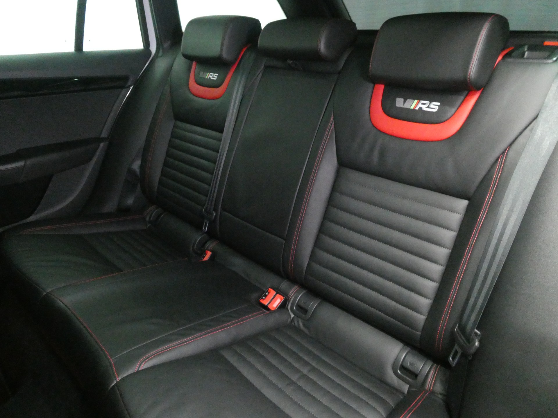 SKODA Octavia Combi 2.0 TSI RS 230 DSG - Challenge - Panorama - Leder - DAB+ - Kamera - 230 PS-image-11
