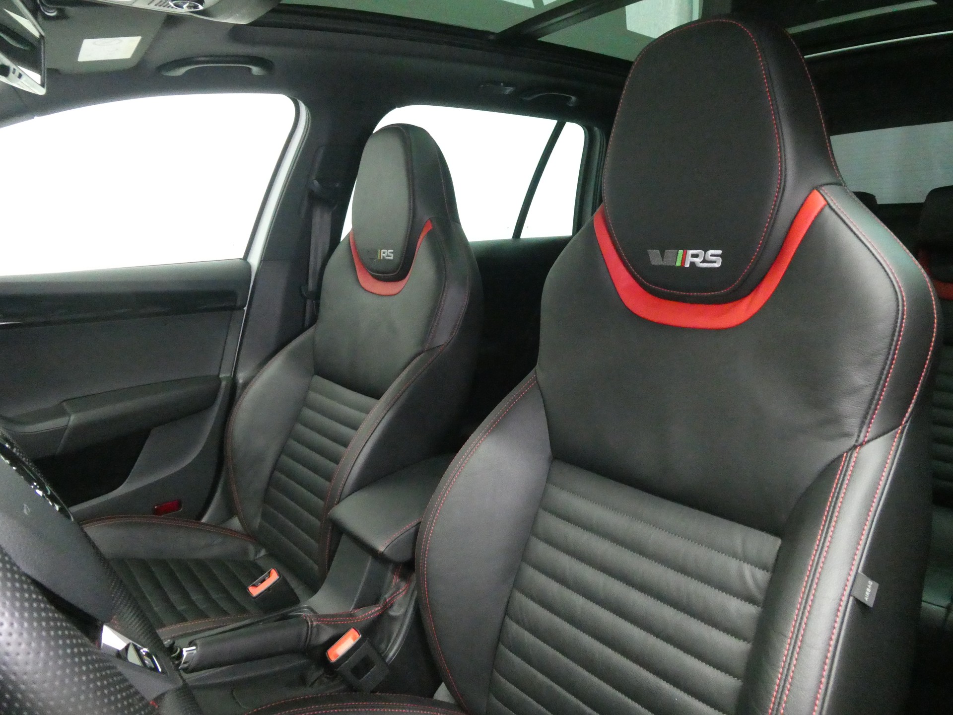 SKODA Octavia Combi 2.0 TSI RS 230 DSG - Challenge - Panorama - Leder - DAB+ - Kamera - 230 PS-image-9