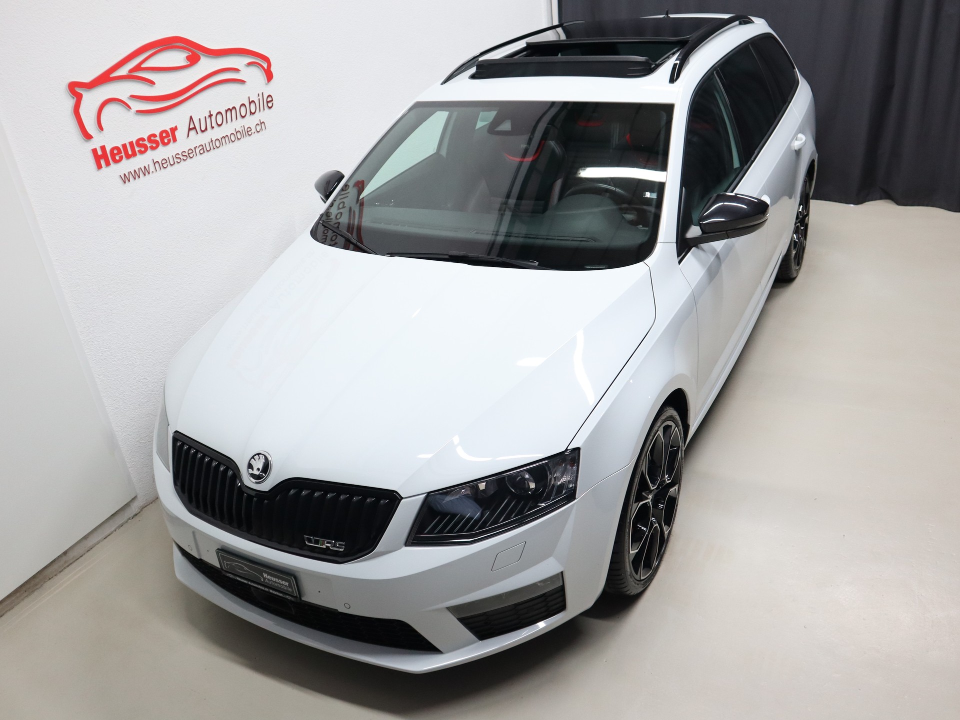 SKODA Octavia Combi 2.0 TSI RS 230 DSG - Challenge - Panorama - Leder - DAB+ - Kamera - 230 PS-image-2