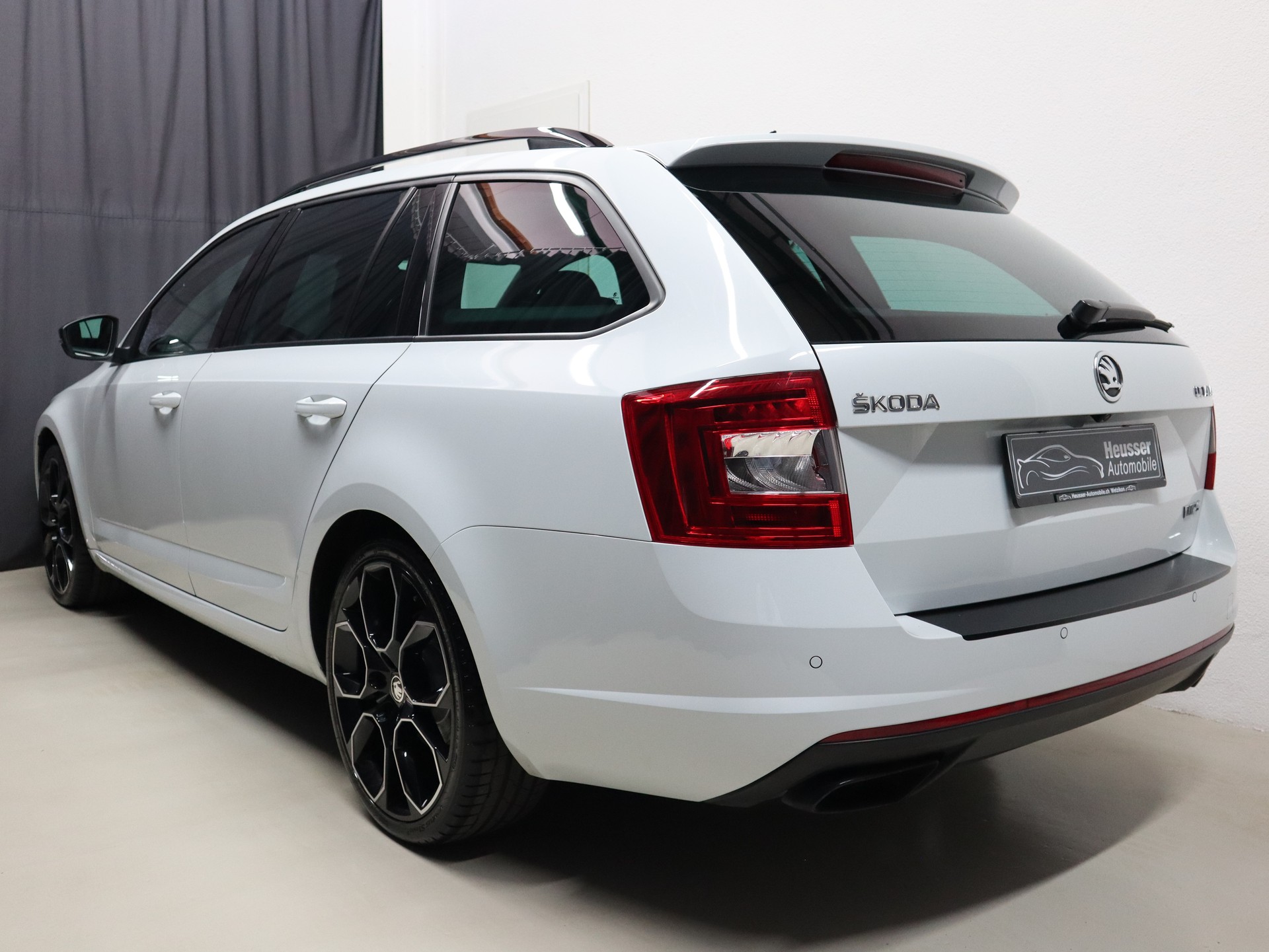 SKODA Octavia Combi 2.0 TSI RS 230 DSG - Challenge - Panorama - Leder - DAB+ - Kamera - 230 PS-image-4