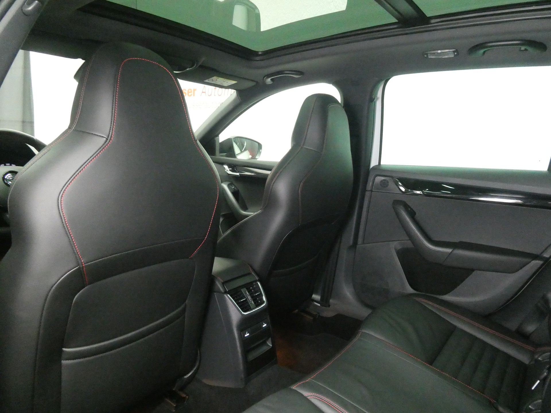 SKODA Octavia Combi 2.0 TSI RS 230 DSG - Challenge - Panorama - Leder - DAB+ - Kamera - 230 PS-image-10