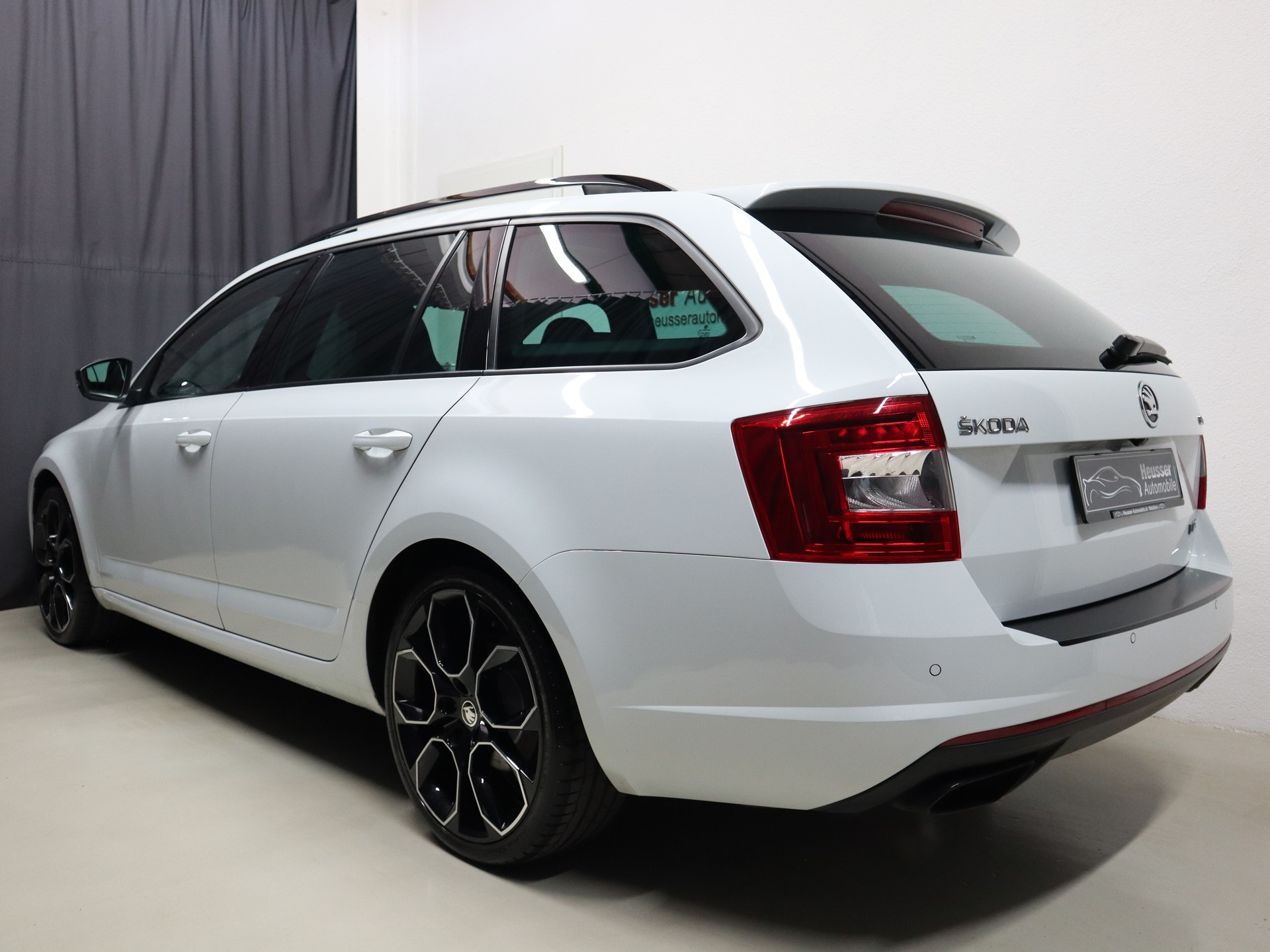SKODA Octavia Combi 2.0 TSI RS 230 DSG - Challenge - Panorama - Leder - DAB+ - Kamera - 230 PS-image-3